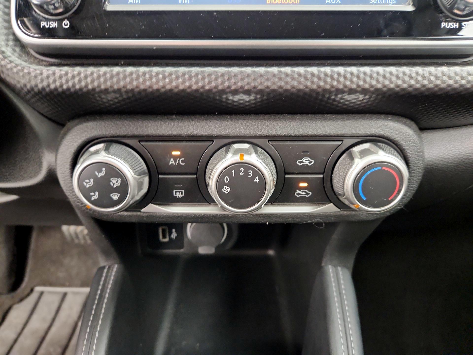 Thumbnail: 2019 Nissan Kicks - 16