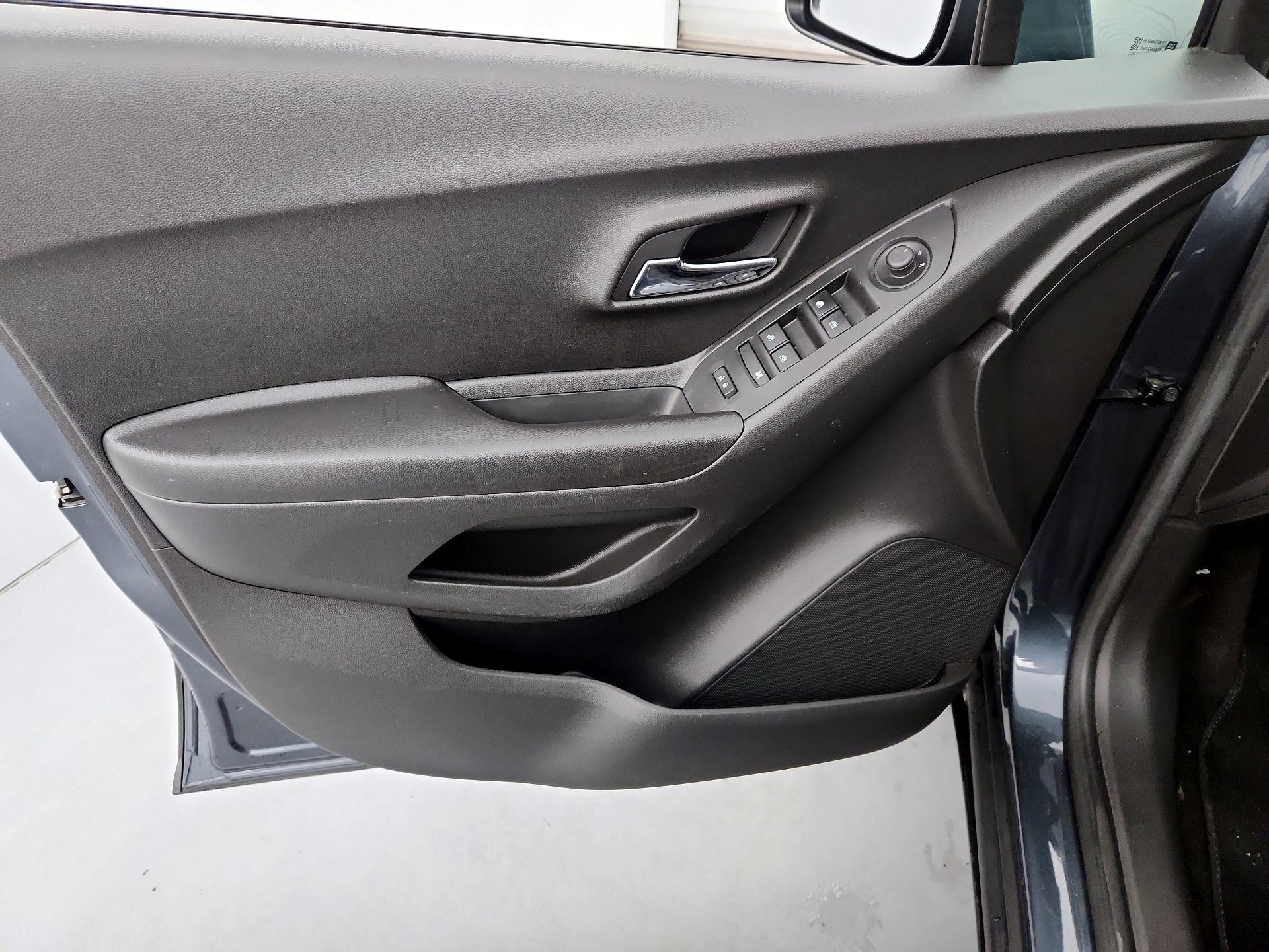 Thumbnail: 2021 Chevrolet Trax - 12