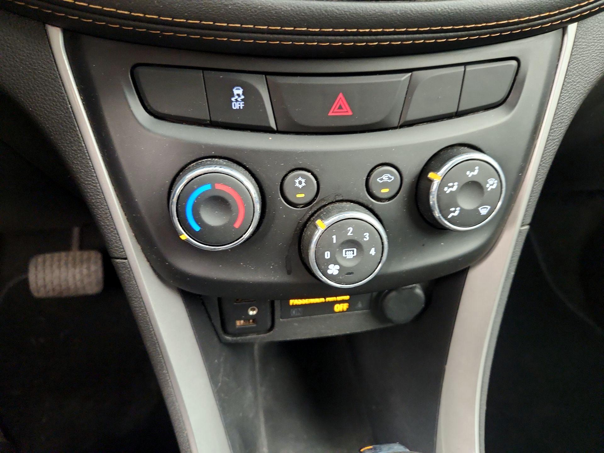 Thumbnail: 2021 Chevrolet Trax - 16