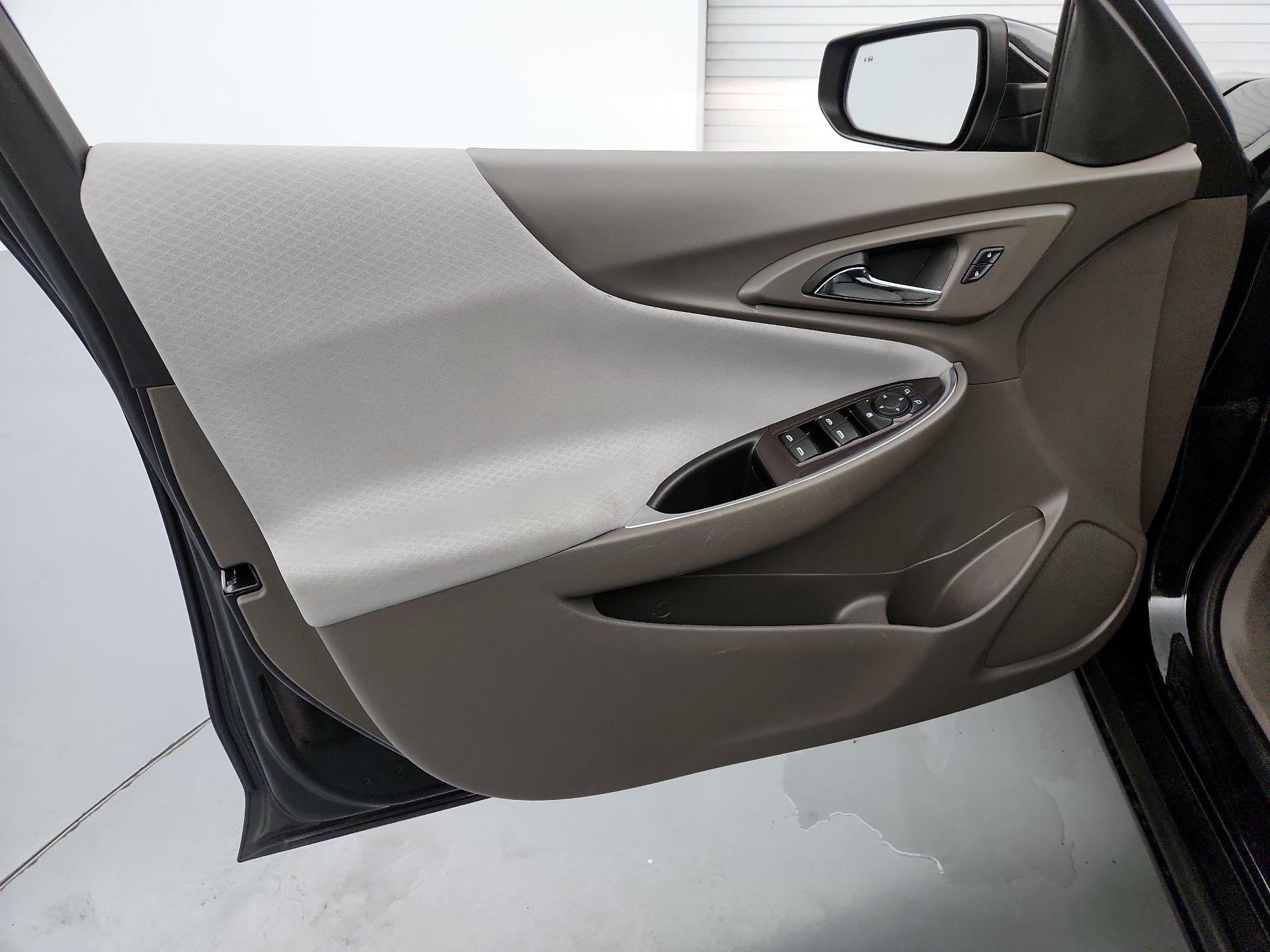 Thumbnail: 2020 Chevrolet Malibu - 12