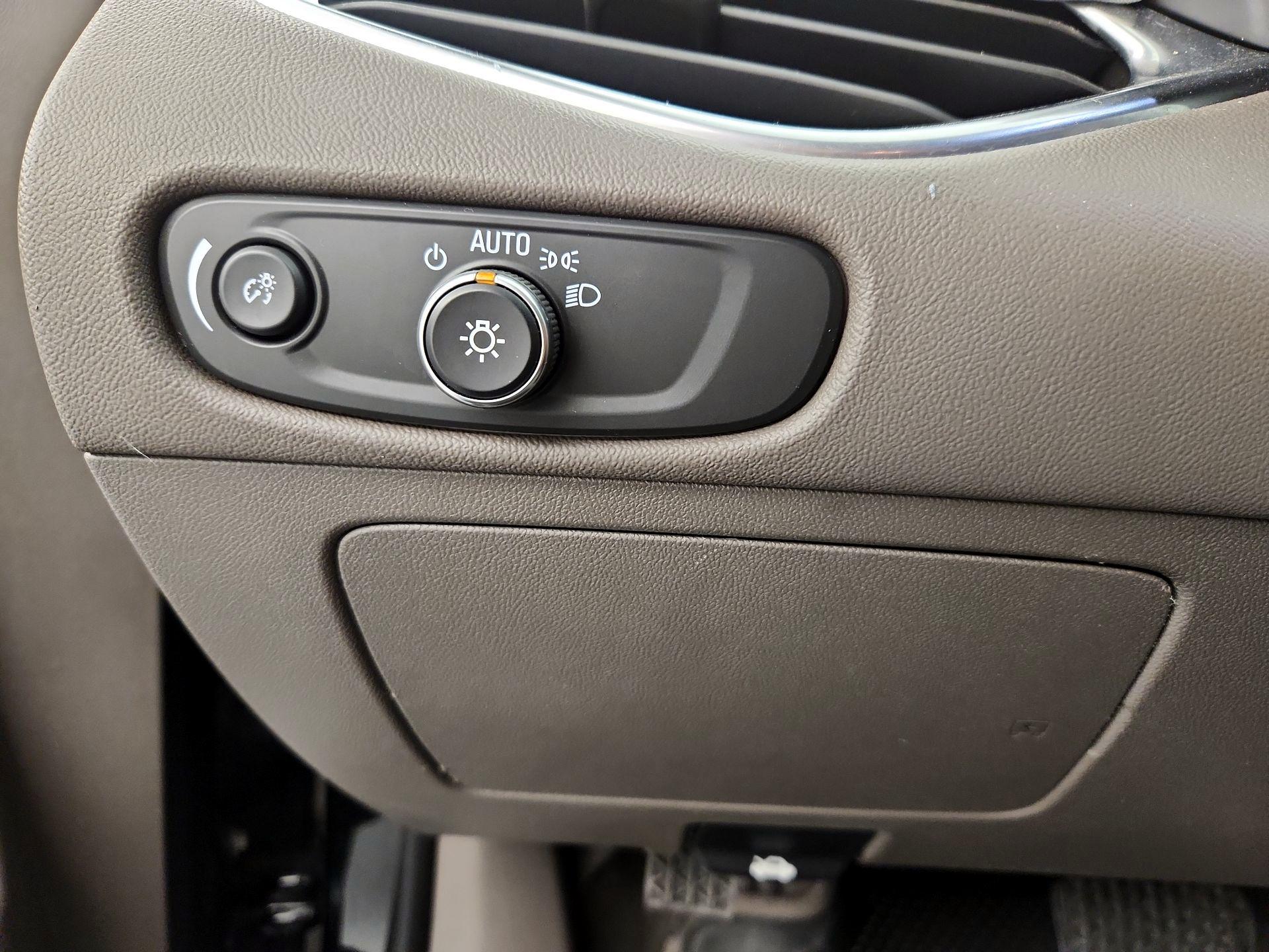 Thumbnail: 2020 Chevrolet Malibu - 13