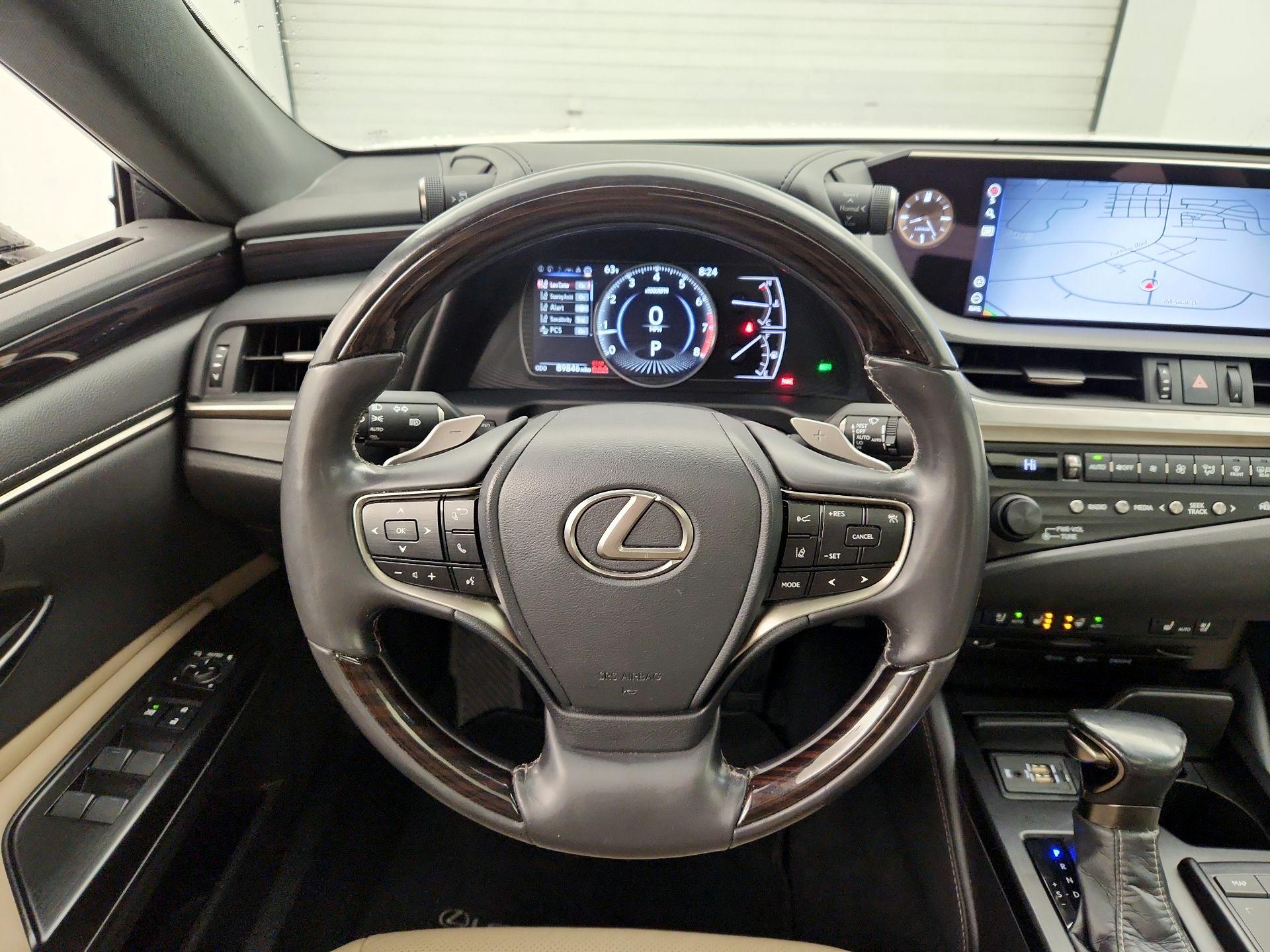 Thumbnail: 2020 Lexus ES - 10