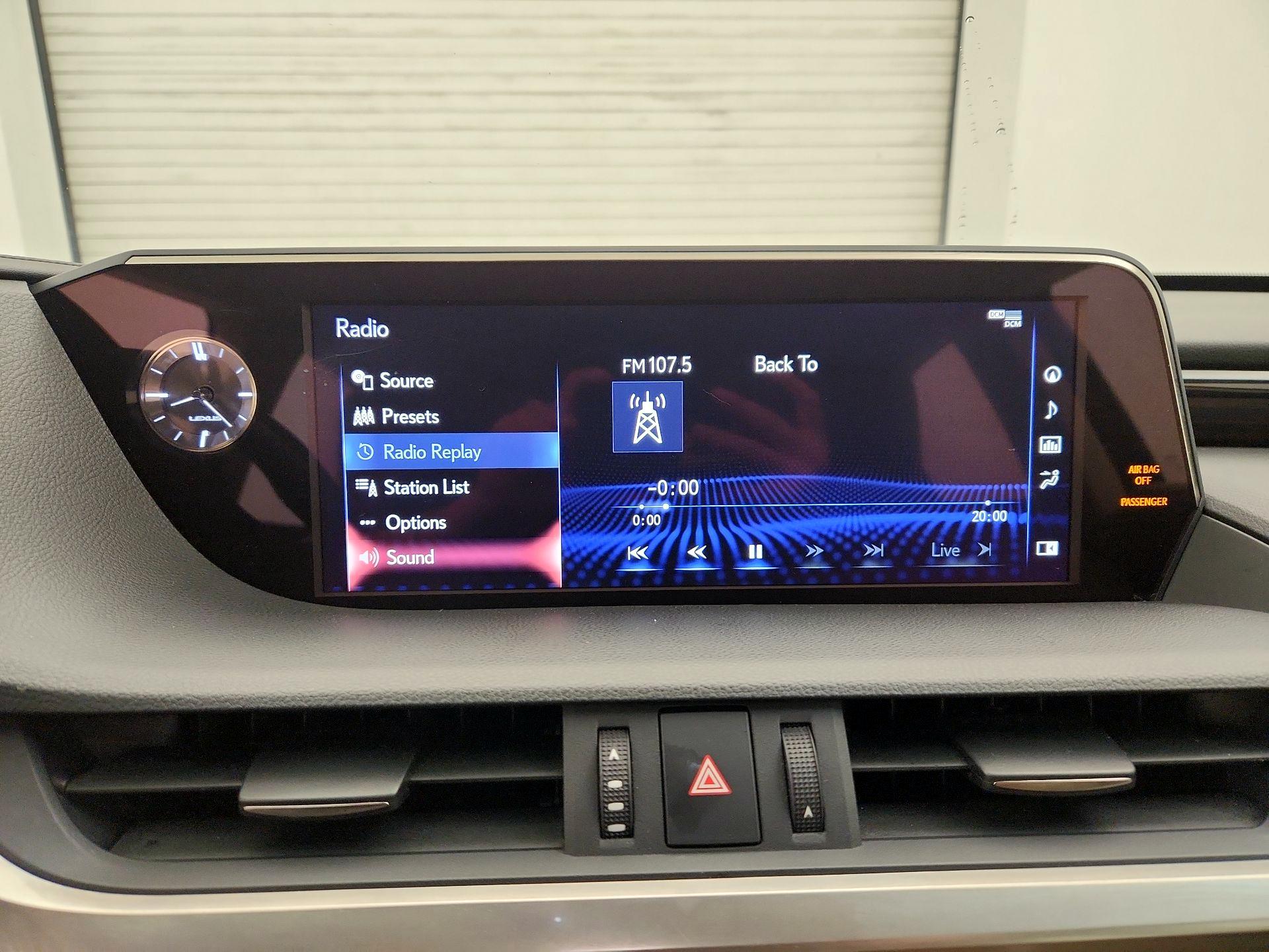 Thumbnail: 2020 Lexus ES - 16