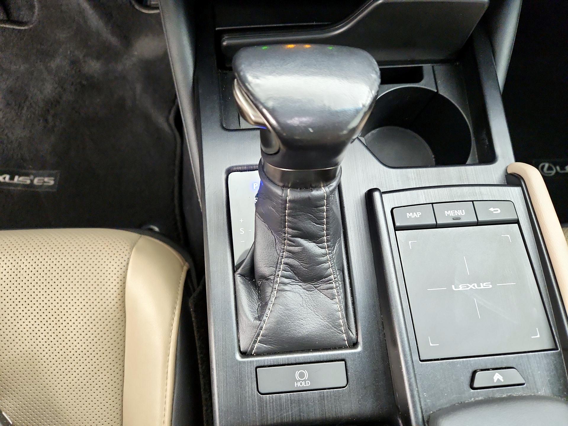 Thumbnail: 2020 Lexus ES - 18