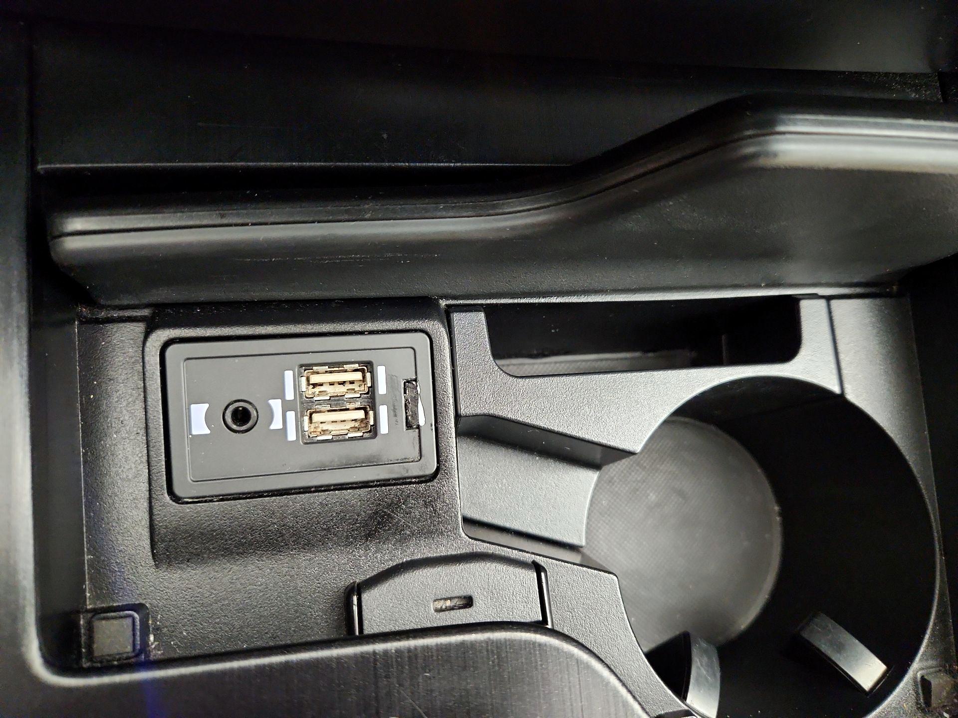 Thumbnail: 2020 Lexus ES - 19