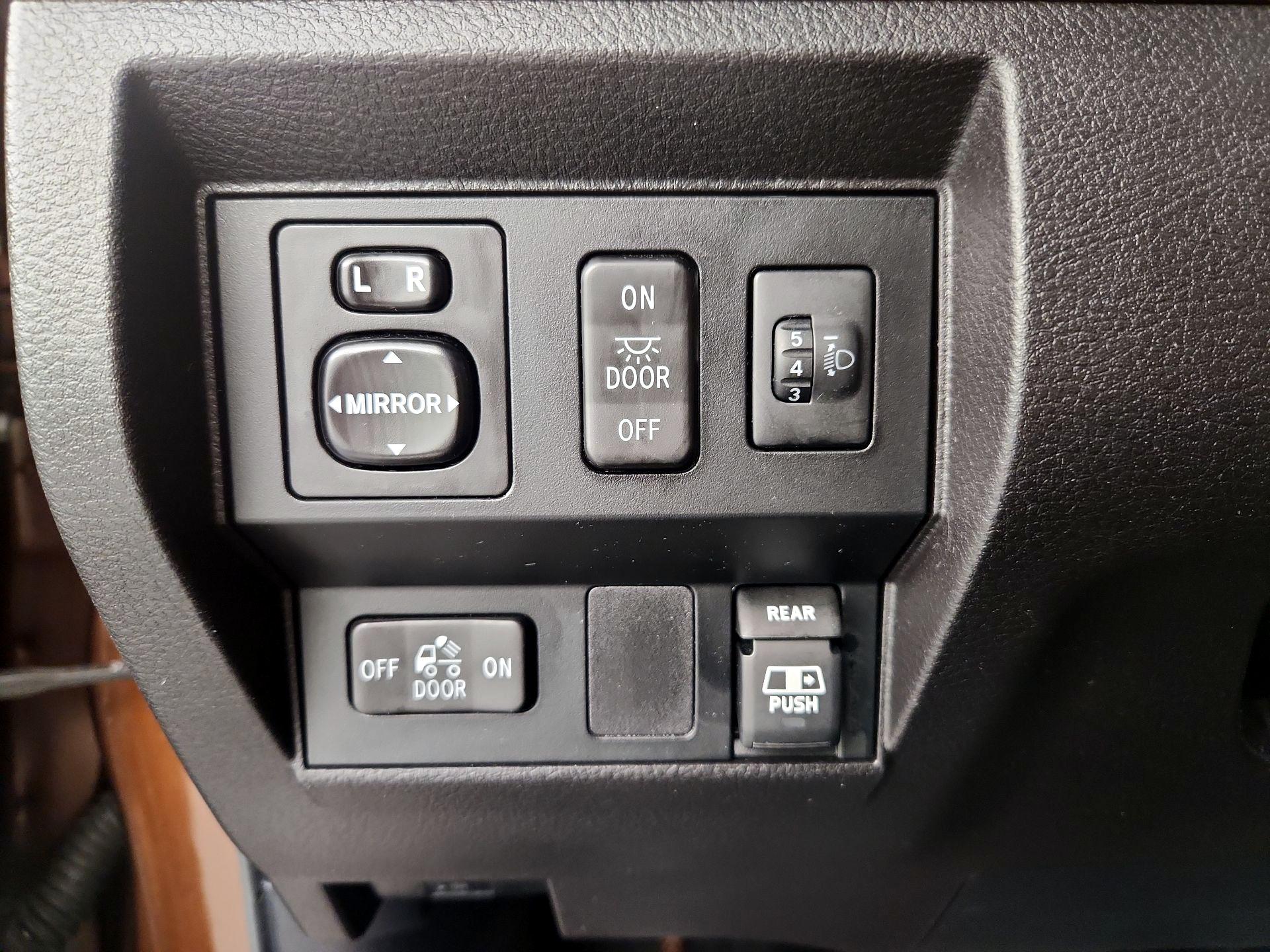 Thumbnail: 2015 Toyota Tundra - 13