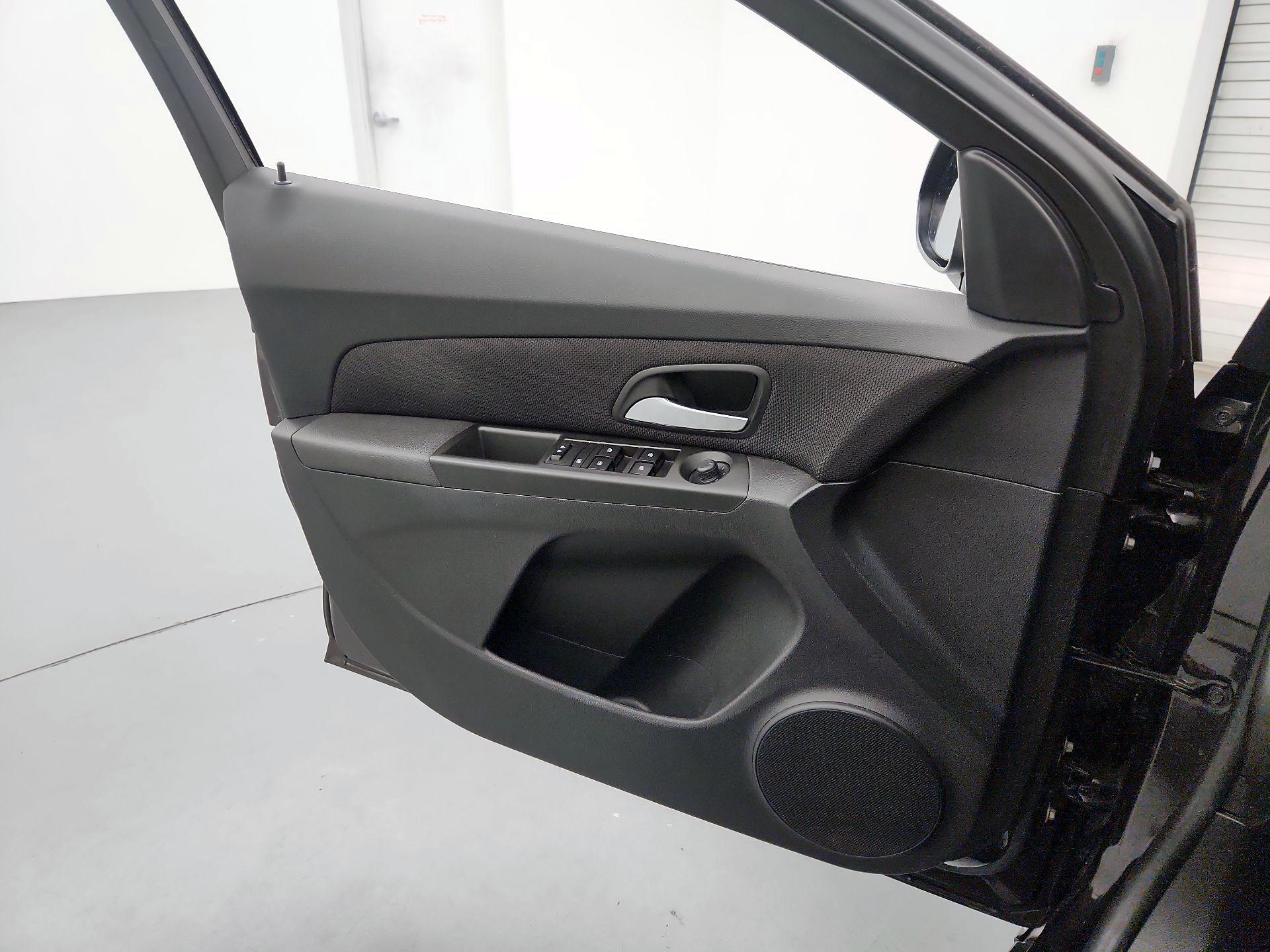 Thumbnail: 2016 Chevrolet Cruze - 12