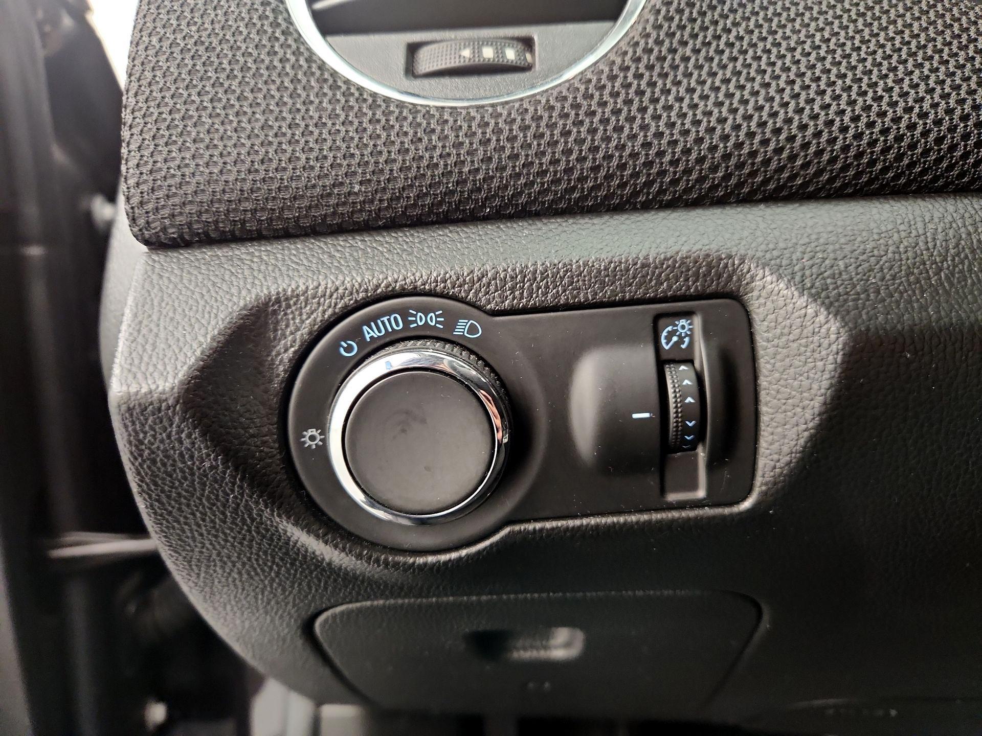 Thumbnail: 2016 Chevrolet Cruze - 13