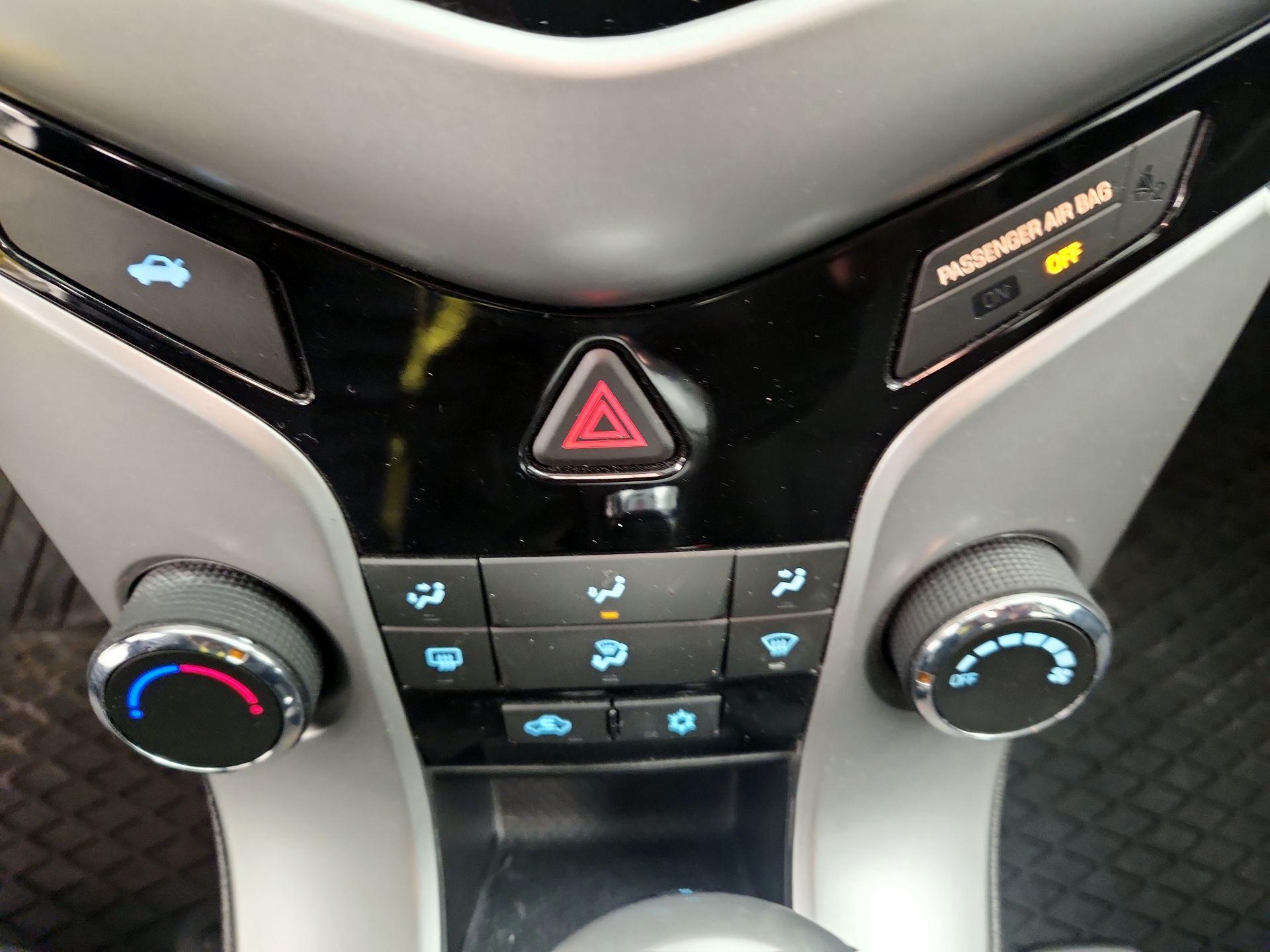 Thumbnail: 2016 Chevrolet Cruze - 16