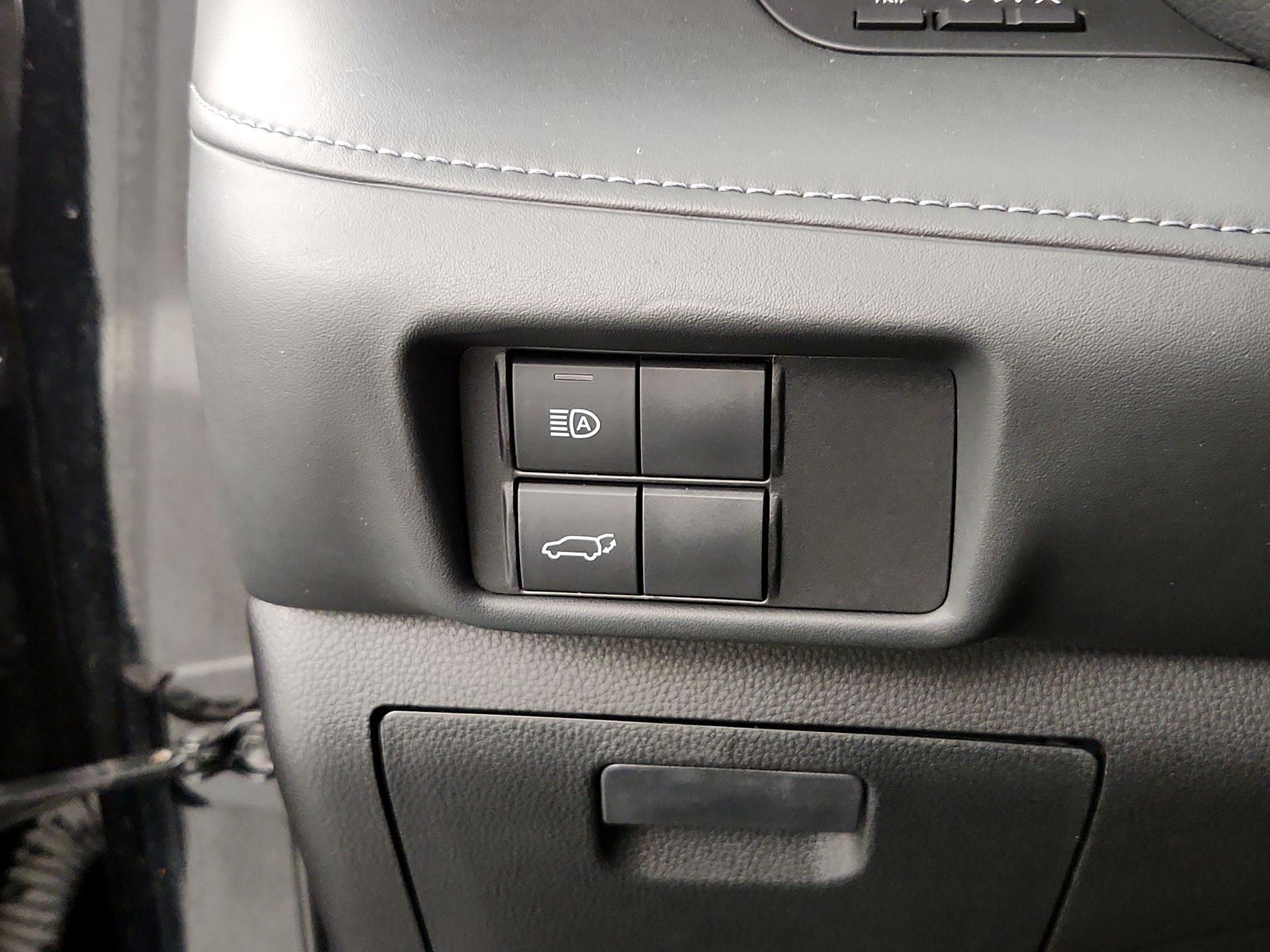 Thumbnail: 2020 Toyota Highlander - 13