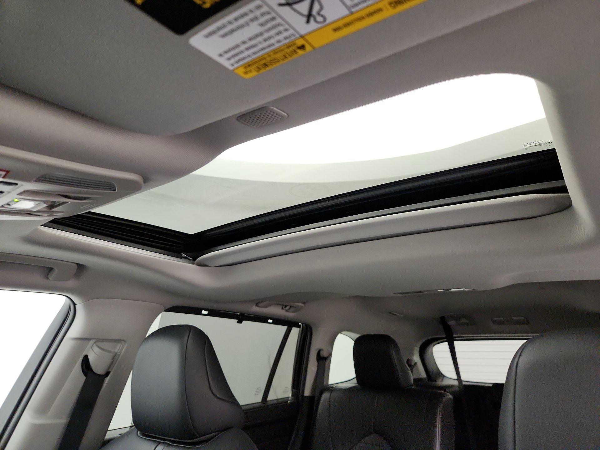 Thumbnail: 2020 Toyota Highlander - 19