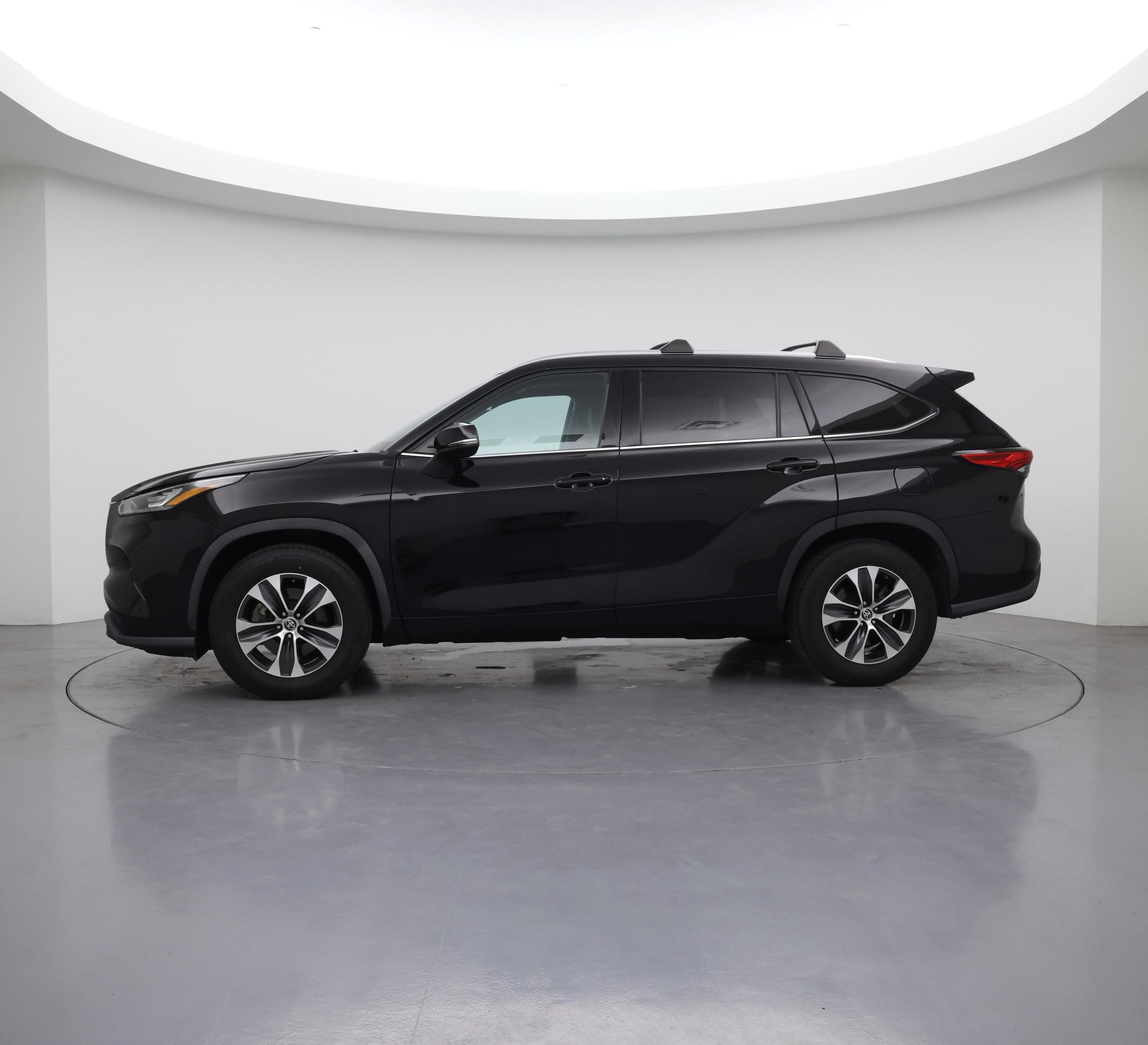 Thumbnail: 2020 Toyota Highlander - 3