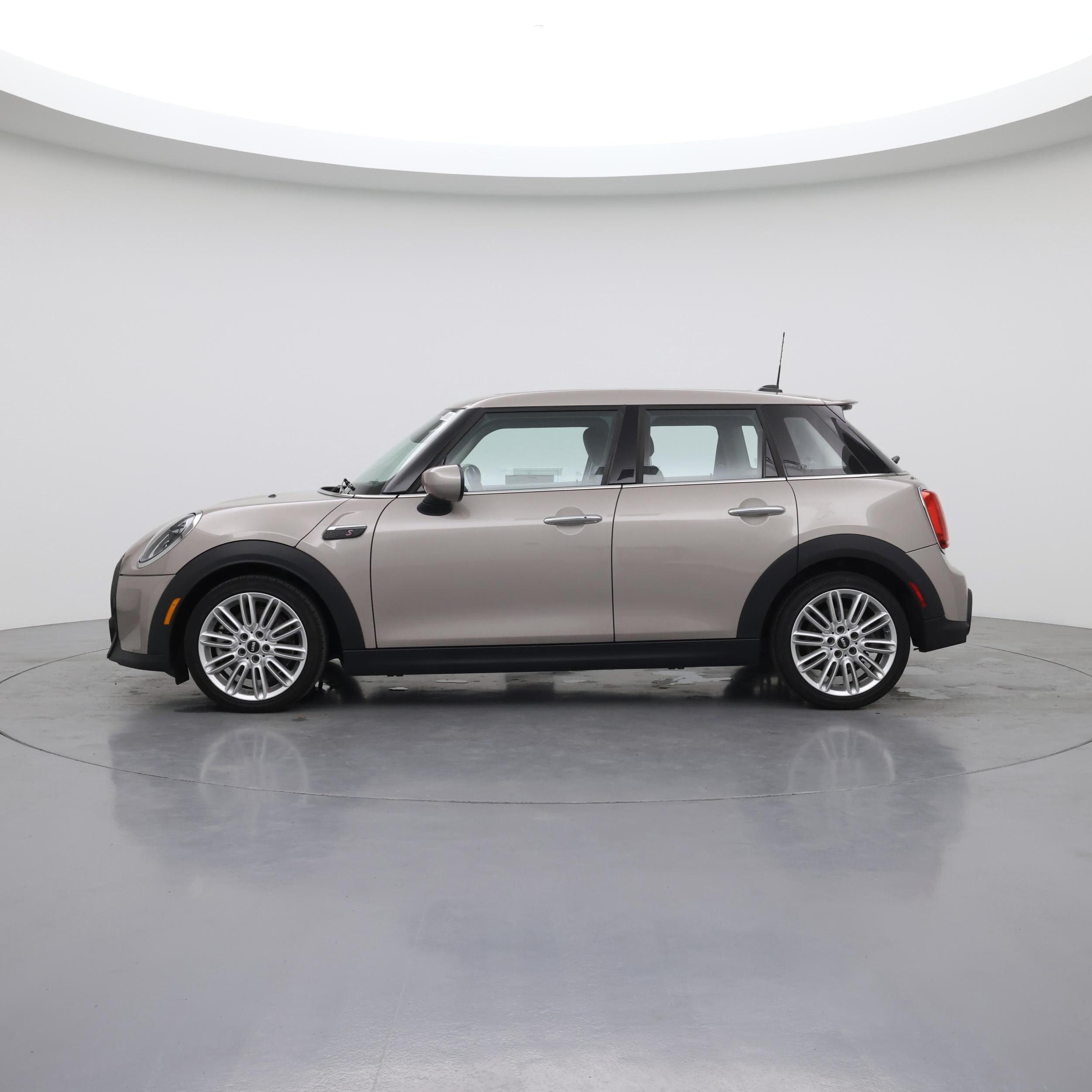 Thumbnail: 2024 MINI Cooper Hardtop - 3