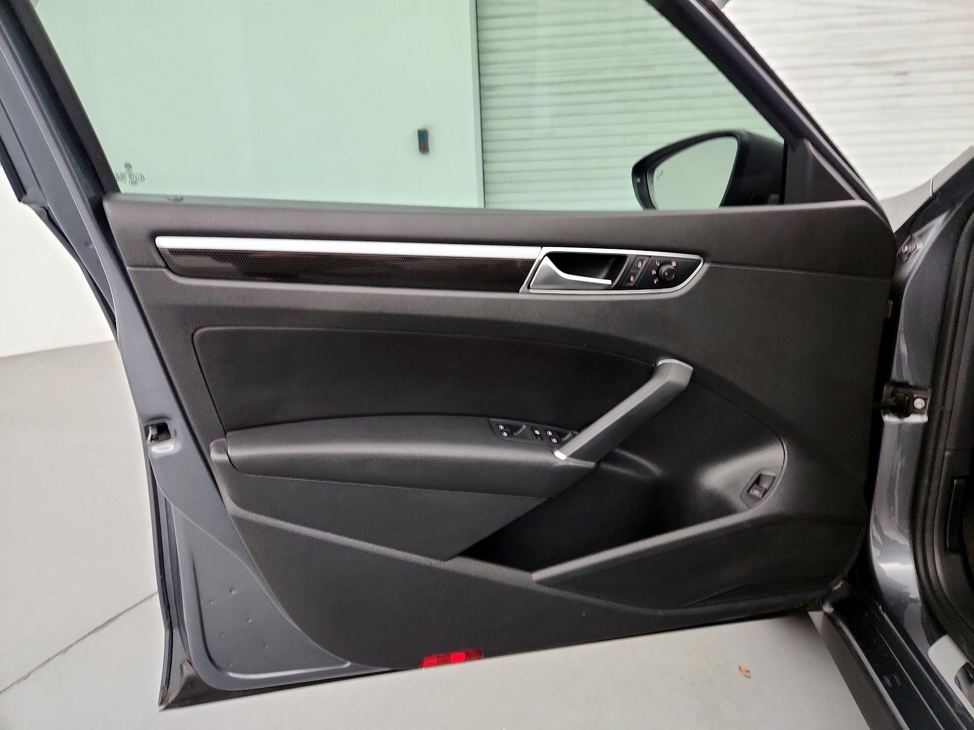 Thumbnail: 2018 Volkswagen Passat - 12