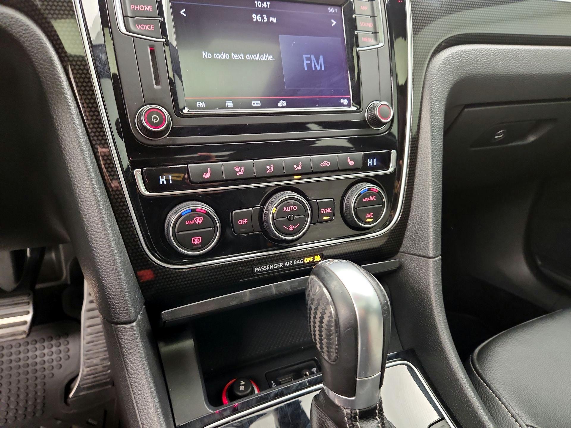 Thumbnail: 2018 Volkswagen Passat - 16