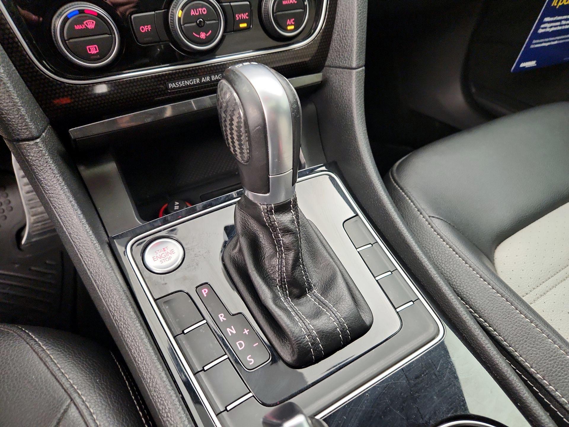 Thumbnail: 2018 Volkswagen Passat - 17