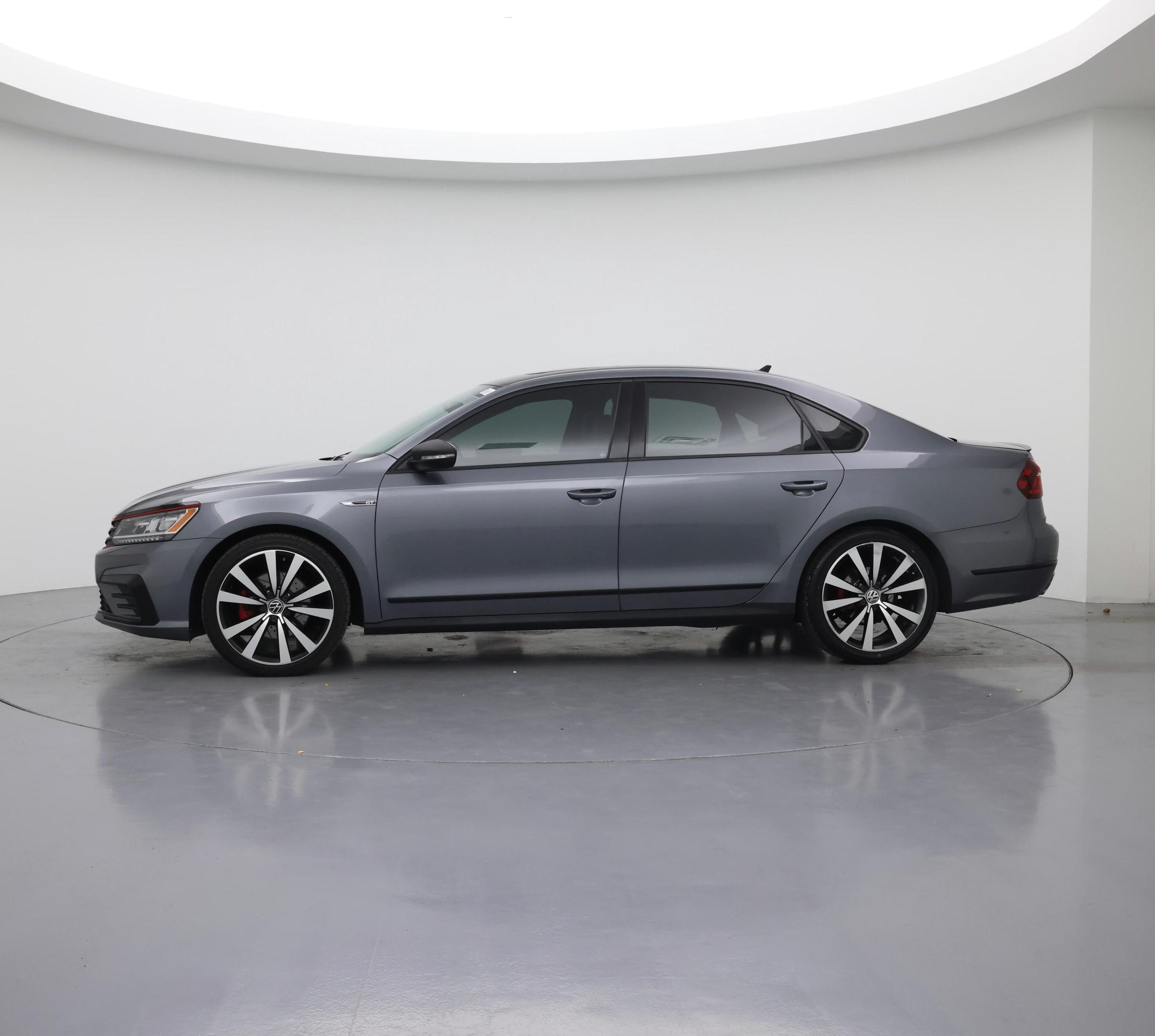 Thumbnail: 2018 Volkswagen Passat - 3