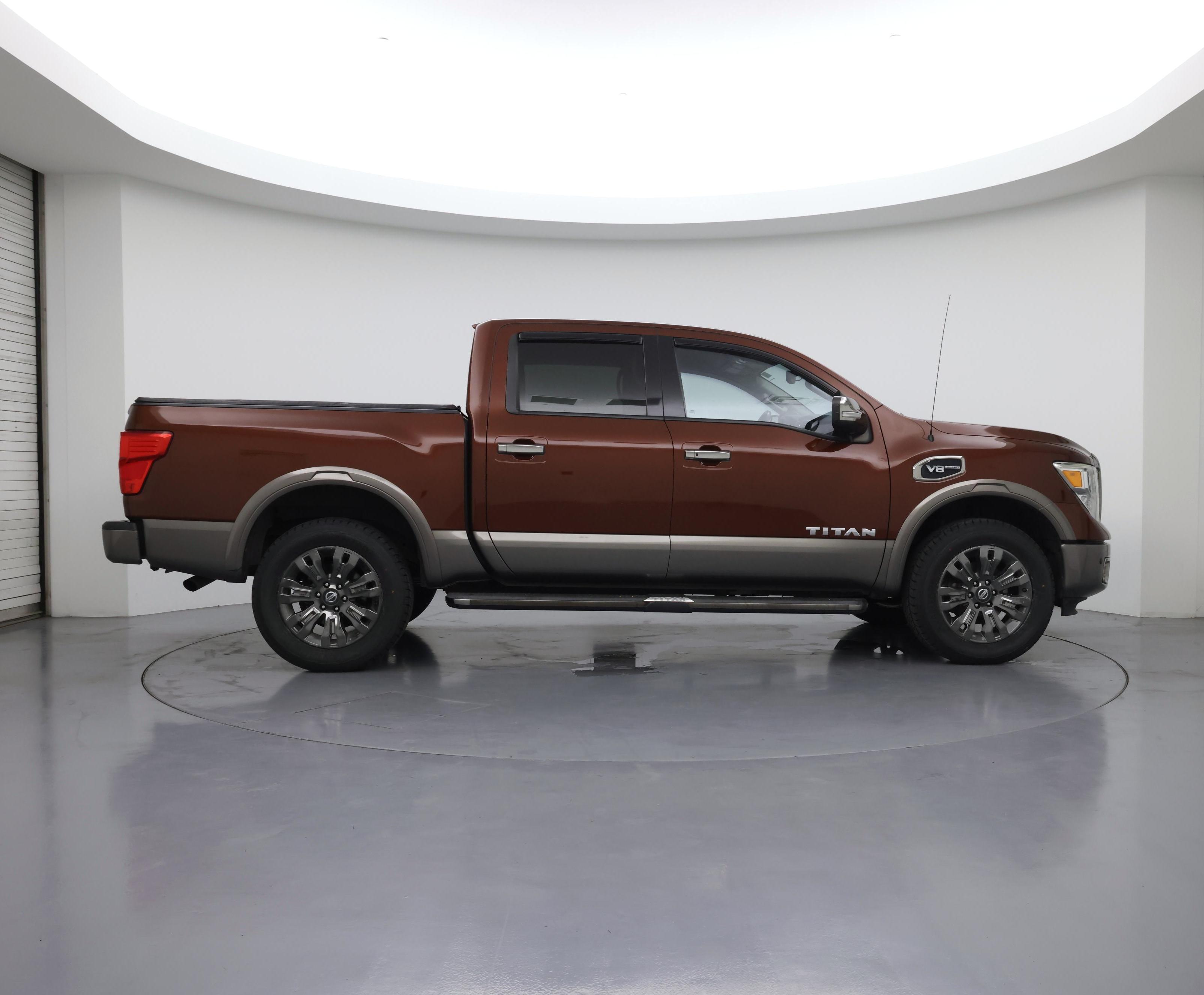 Thumbnail: 2017 Nissan Titan - 7