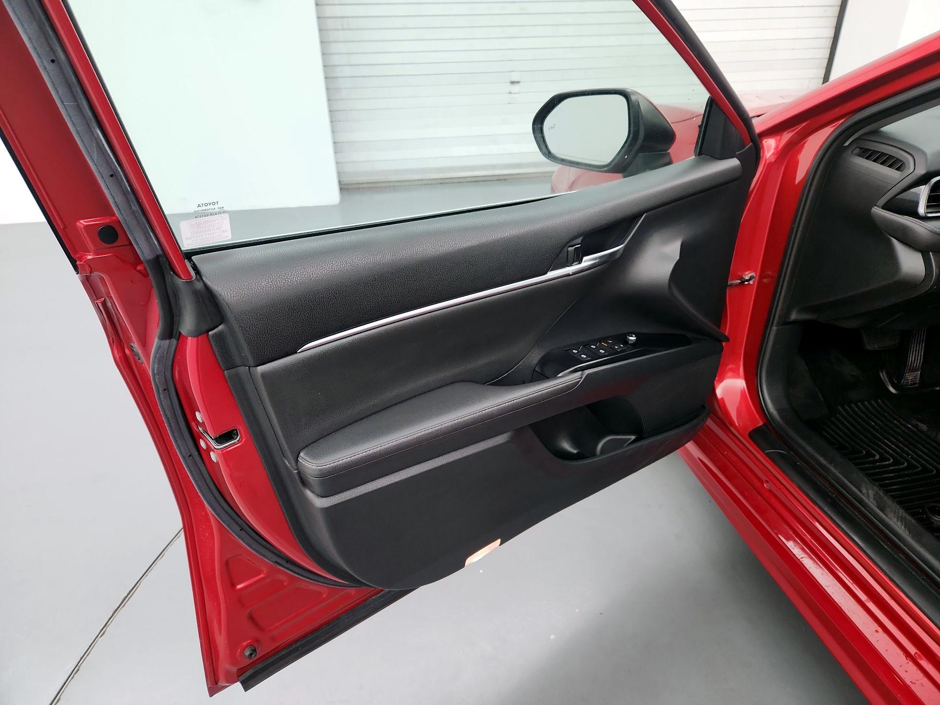 Thumbnail: 2019 Toyota Camry - 10