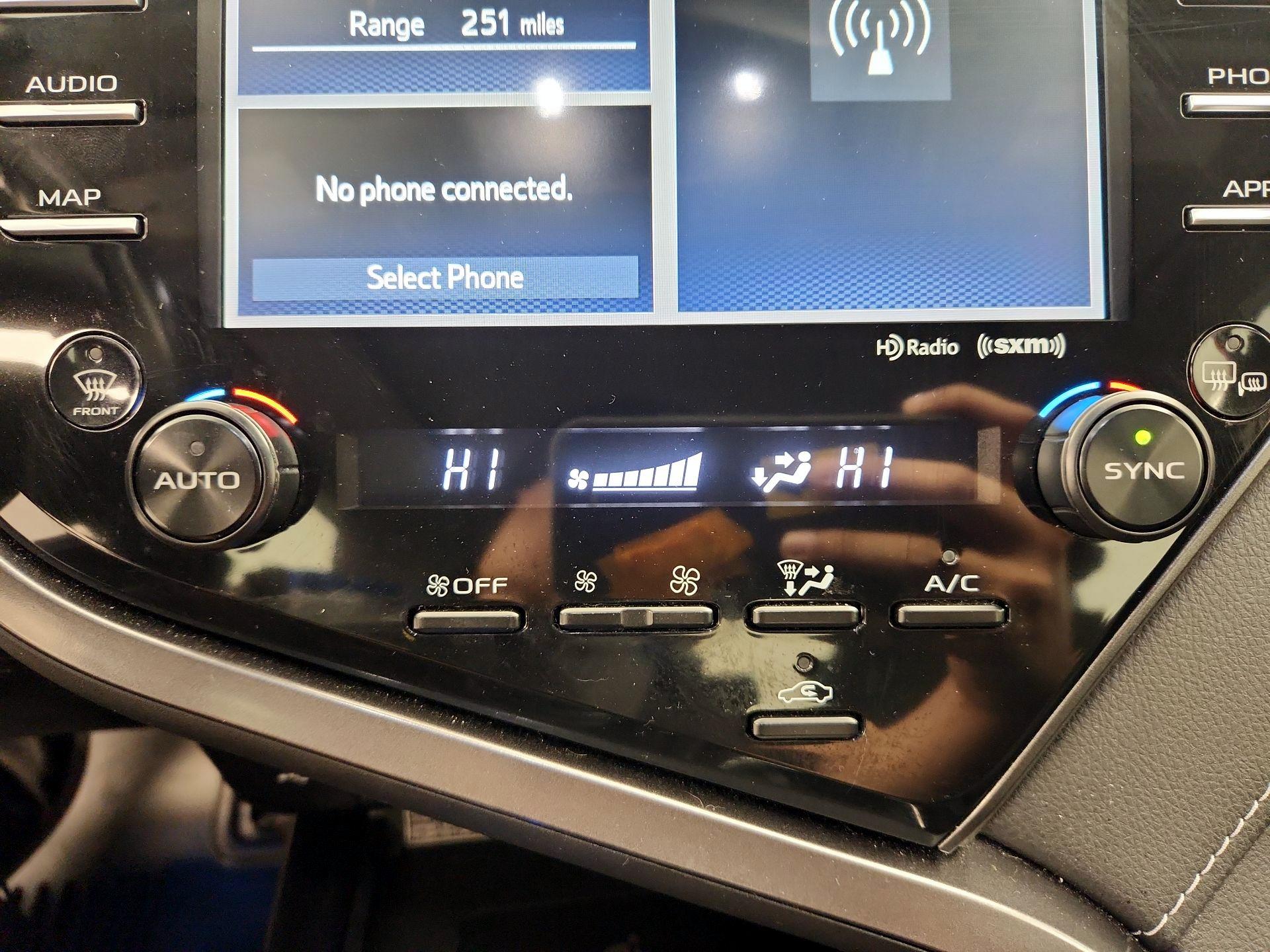 Thumbnail: 2019 Toyota Camry - 14