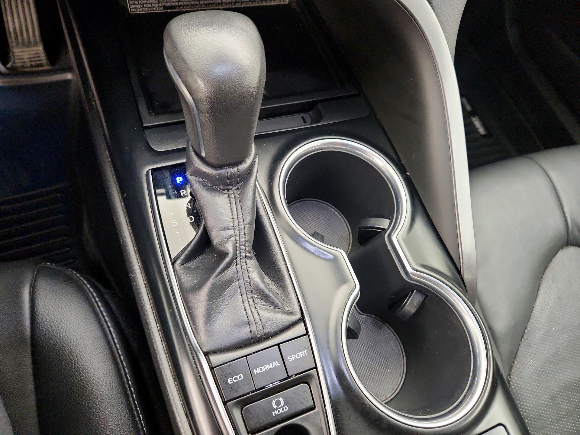 Thumbnail: 2019 Toyota Camry - 15