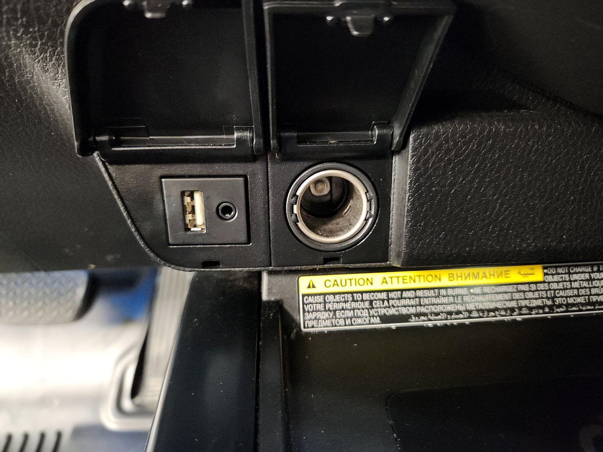 Thumbnail: 2019 Toyota Camry - 16