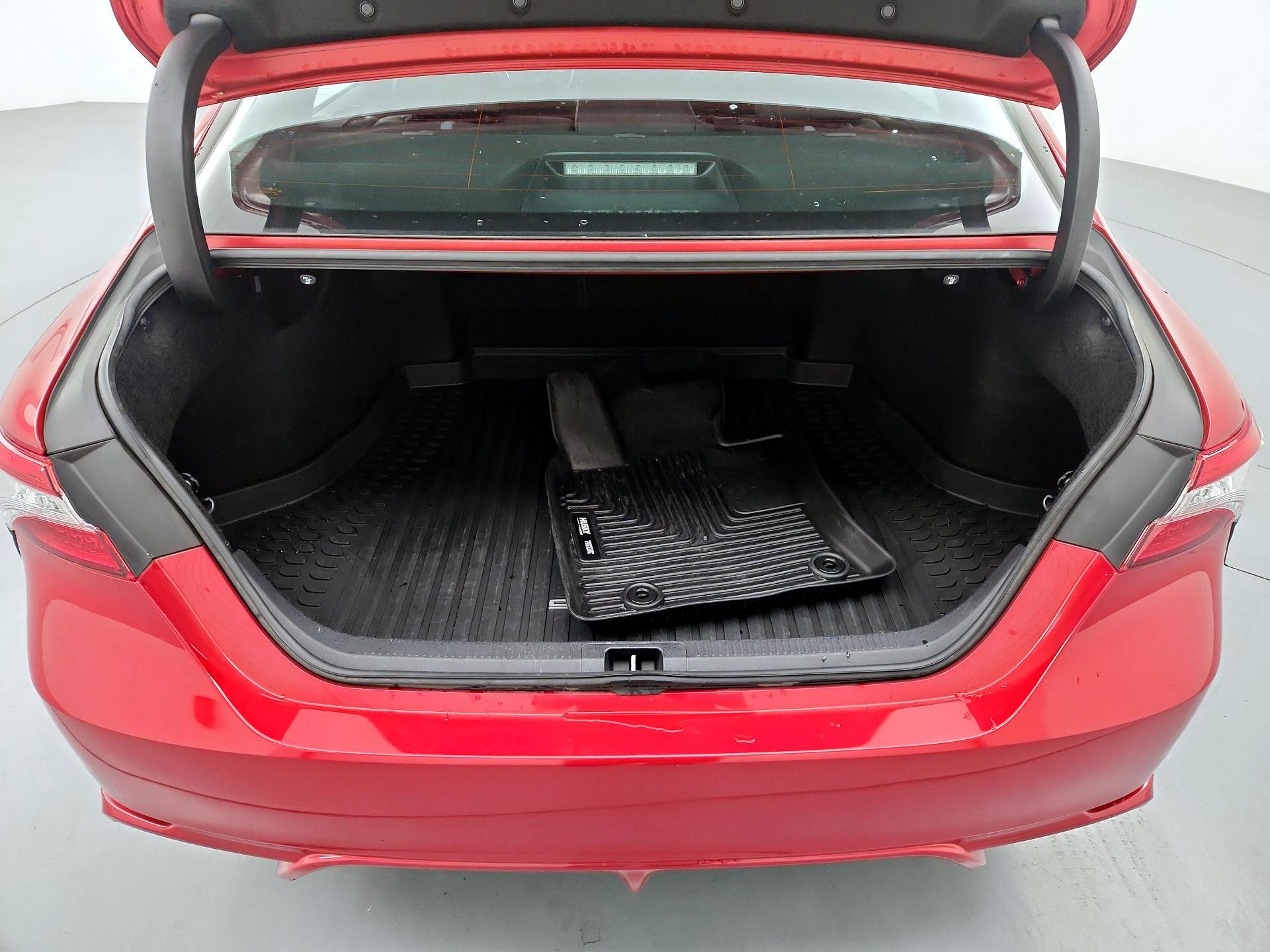 Thumbnail: 2019 Toyota Camry - 18