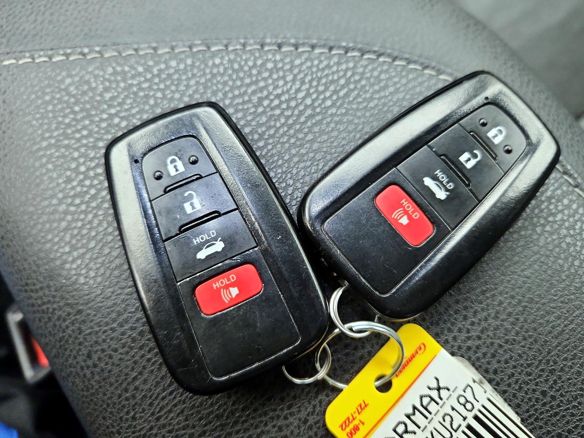 Thumbnail: 2019 Toyota Camry - 20