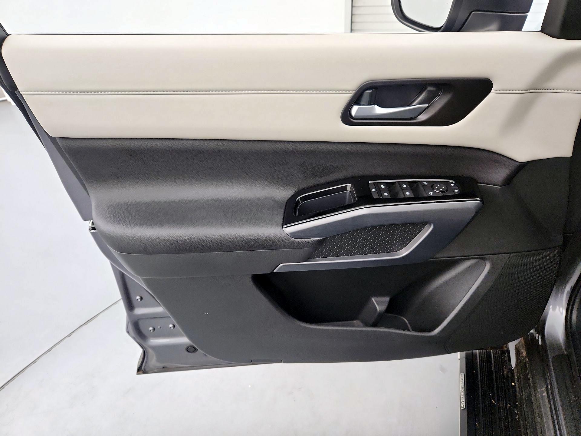 Thumbnail: 2025 Nissan Pathfinder - 12