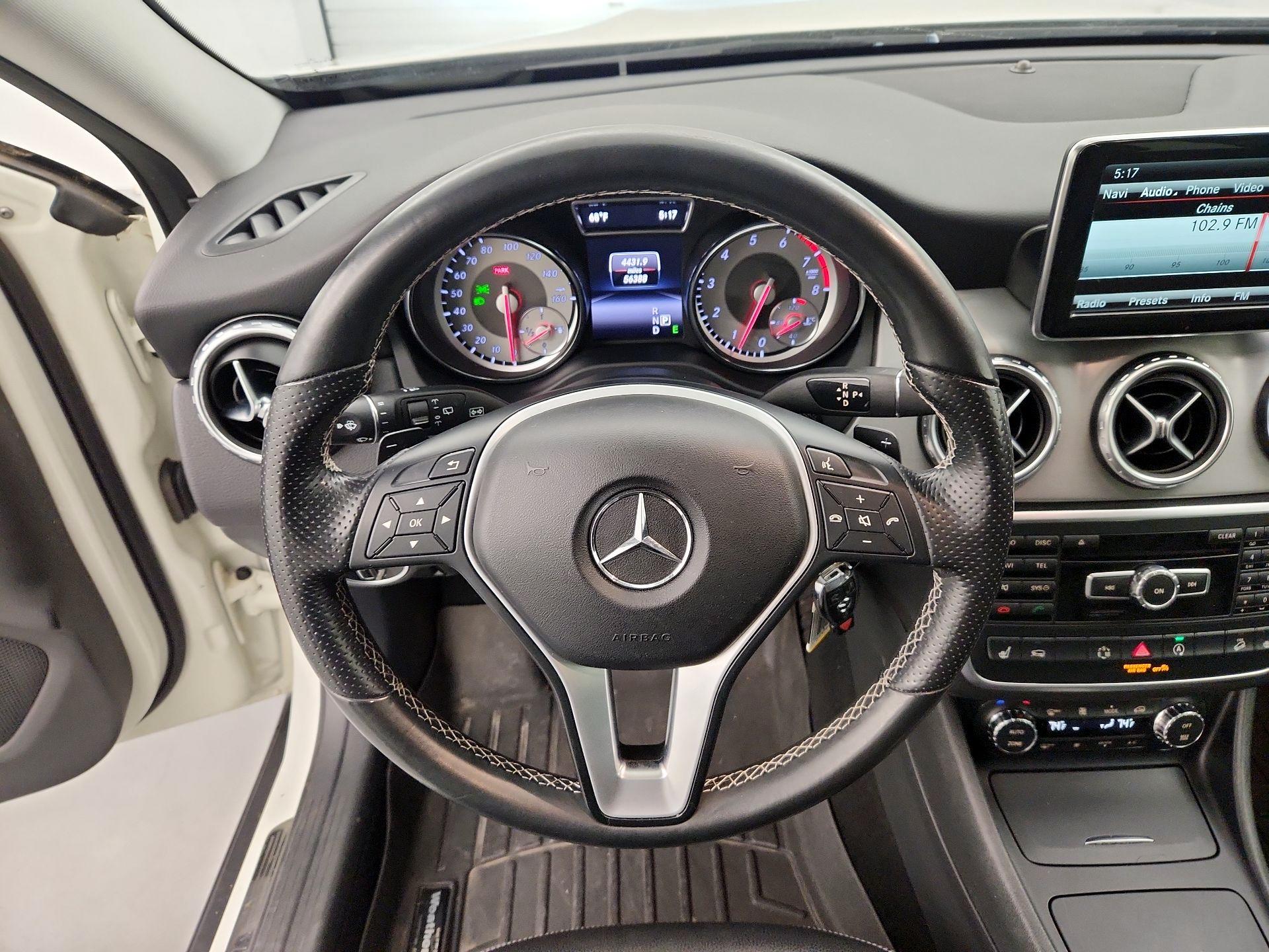 Thumbnail: 2015 Mercedes-Benz GLA - 10