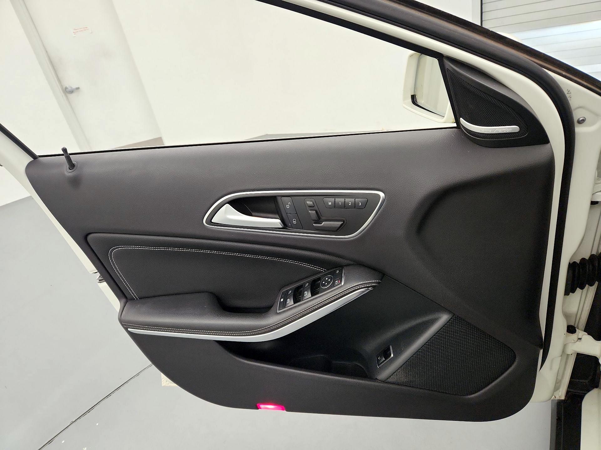 Thumbnail: 2015 Mercedes-Benz GLA - 12