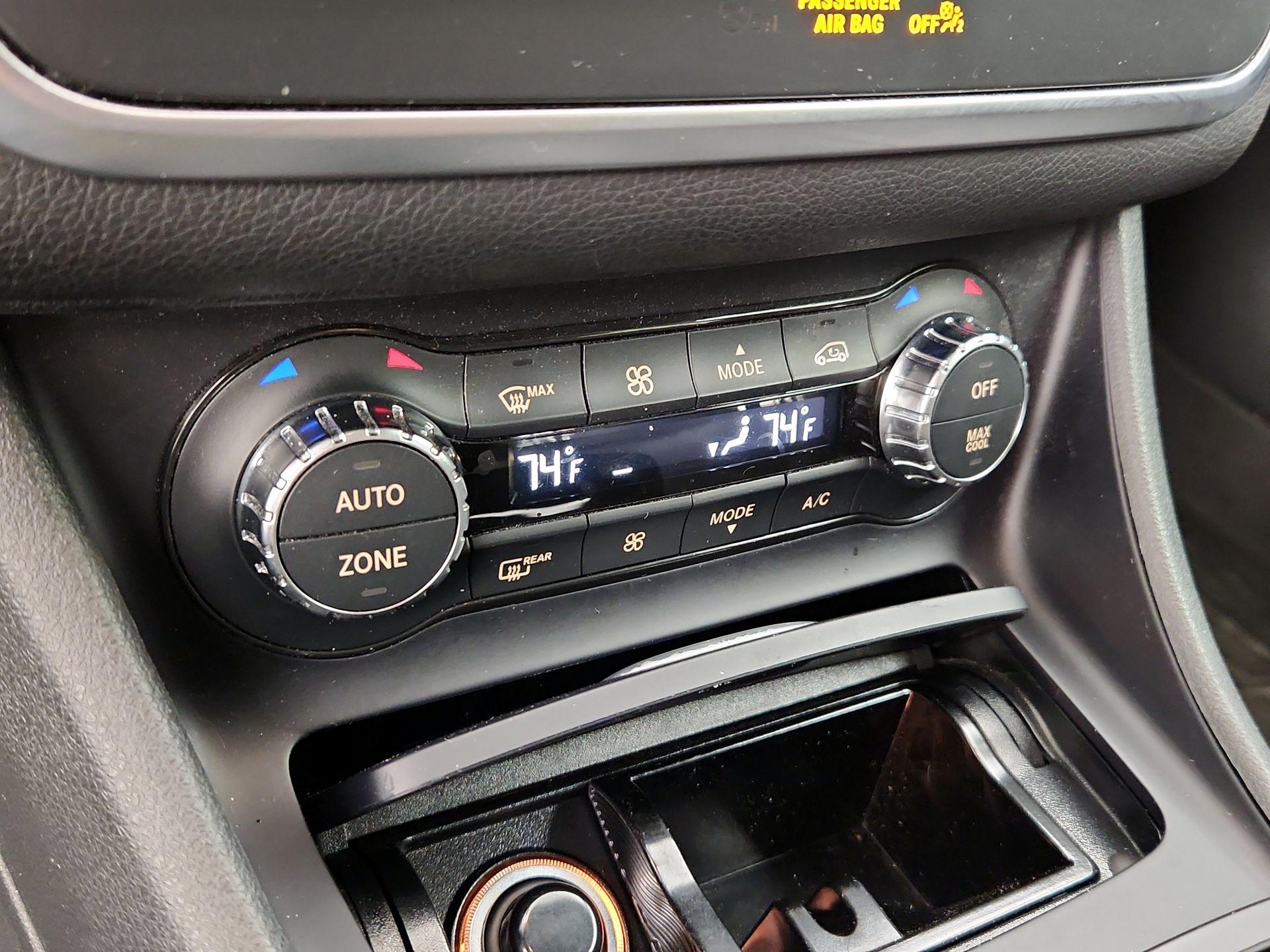 Thumbnail: 2015 Mercedes-Benz GLA - 16