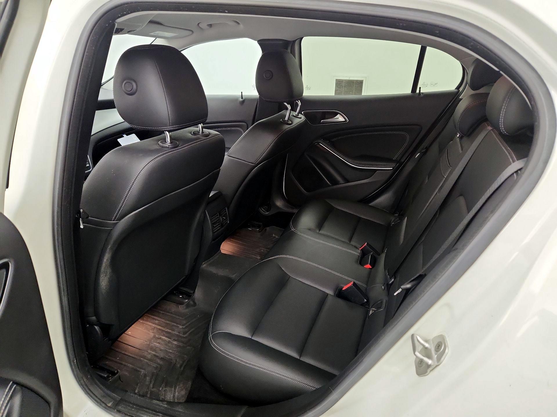 Thumbnail: 2015 Mercedes-Benz GLA - 19