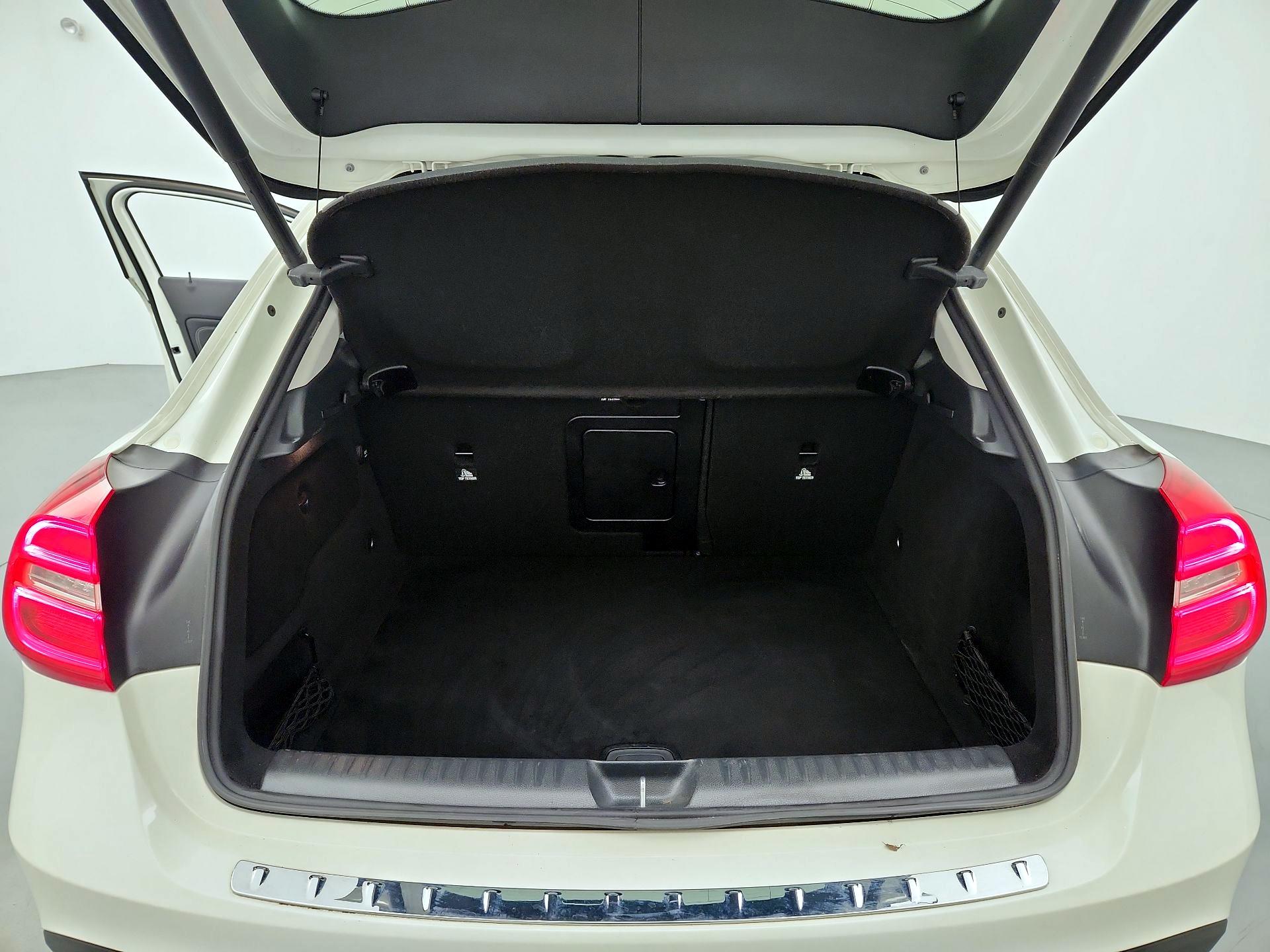 Thumbnail: 2015 Mercedes-Benz GLA - 20