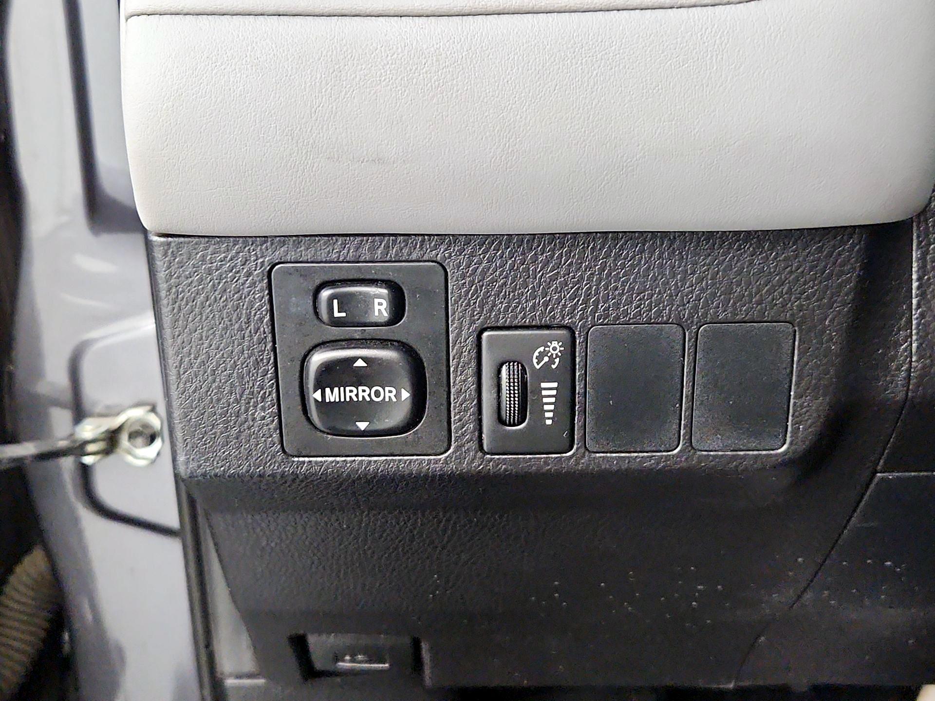 Thumbnail: 2016 Toyota RAV4 - 13