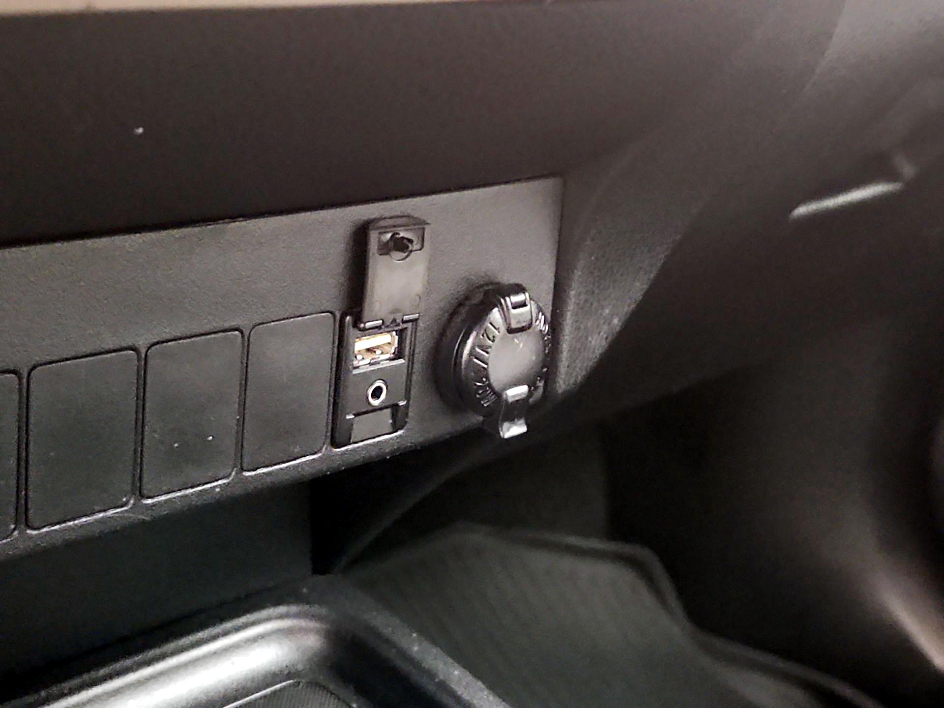 Thumbnail: 2016 Toyota RAV4 - 18