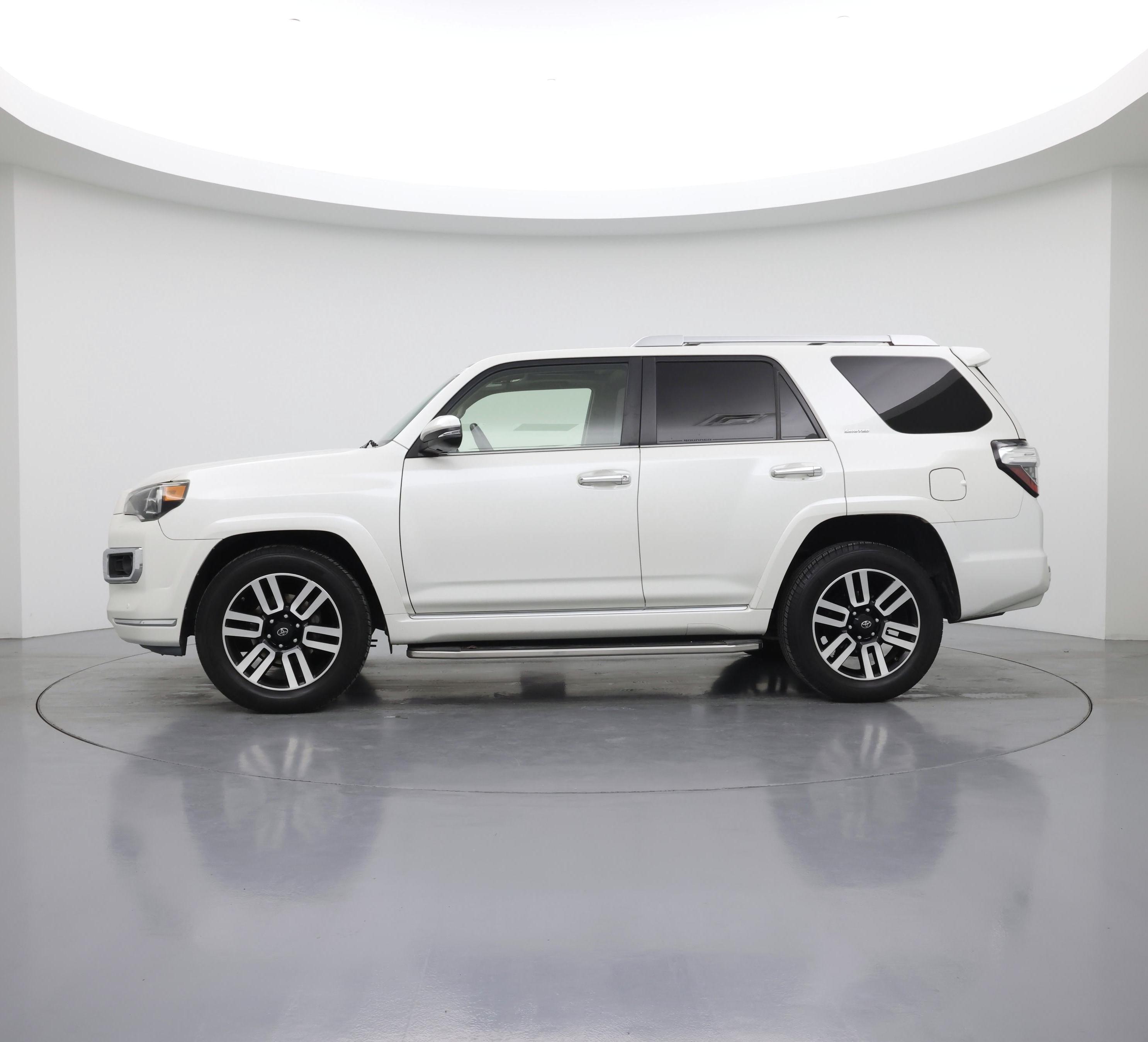 Thumbnail: 2017 Toyota 4Runner - 3