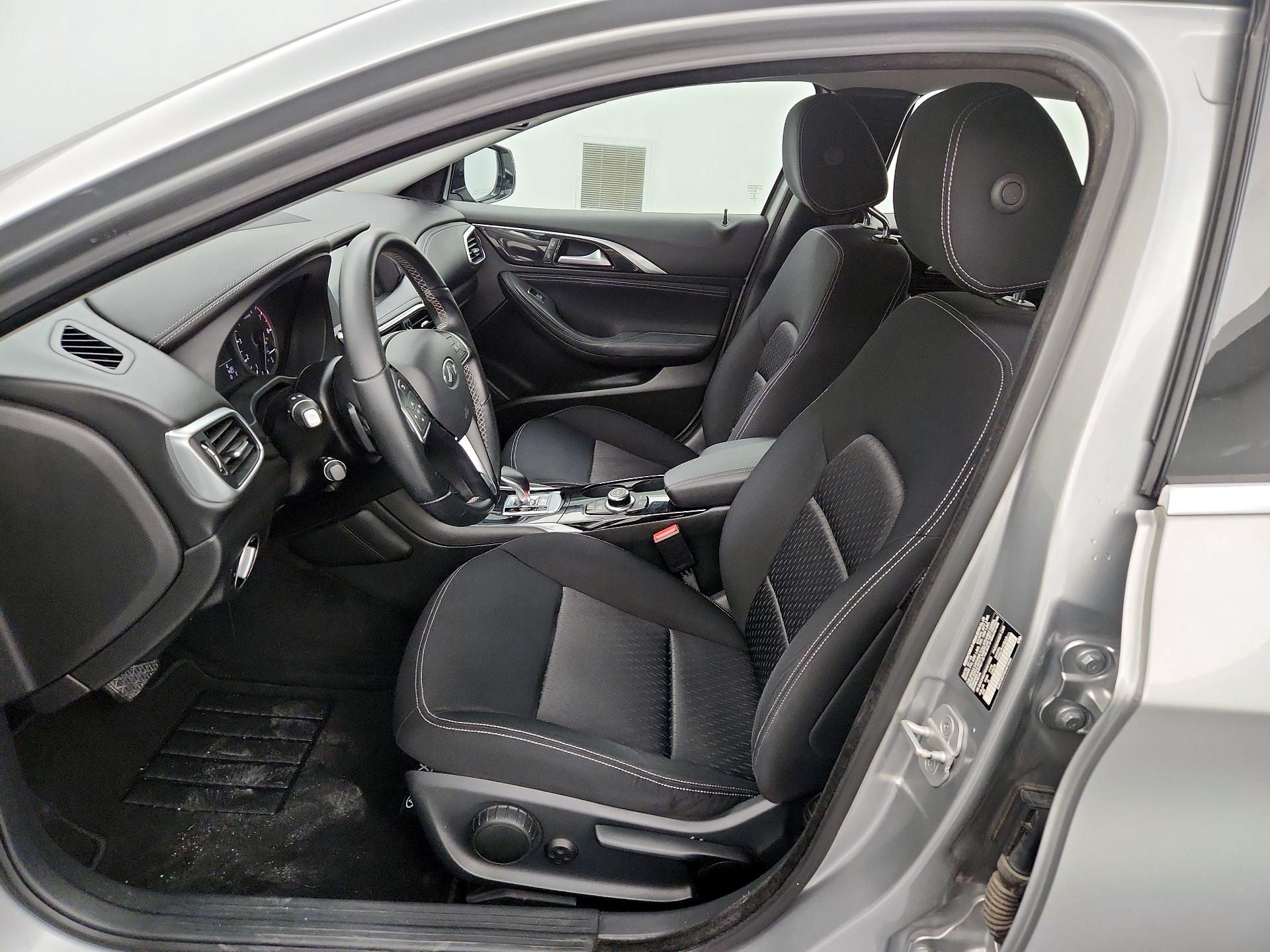 Thumbnail: 2017 INFINITI QX30 - 11