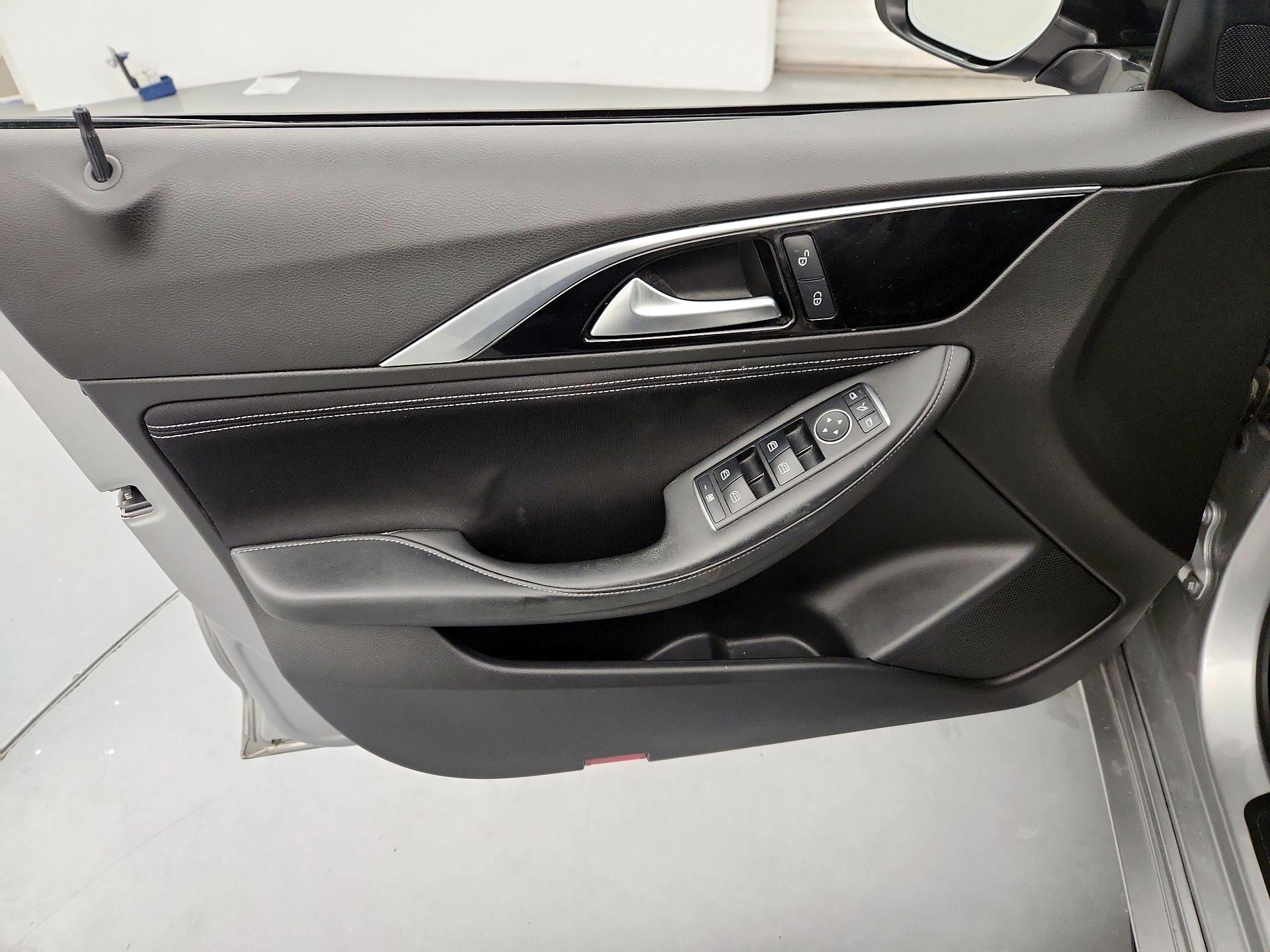 Thumbnail: 2017 INFINITI QX30 - 12