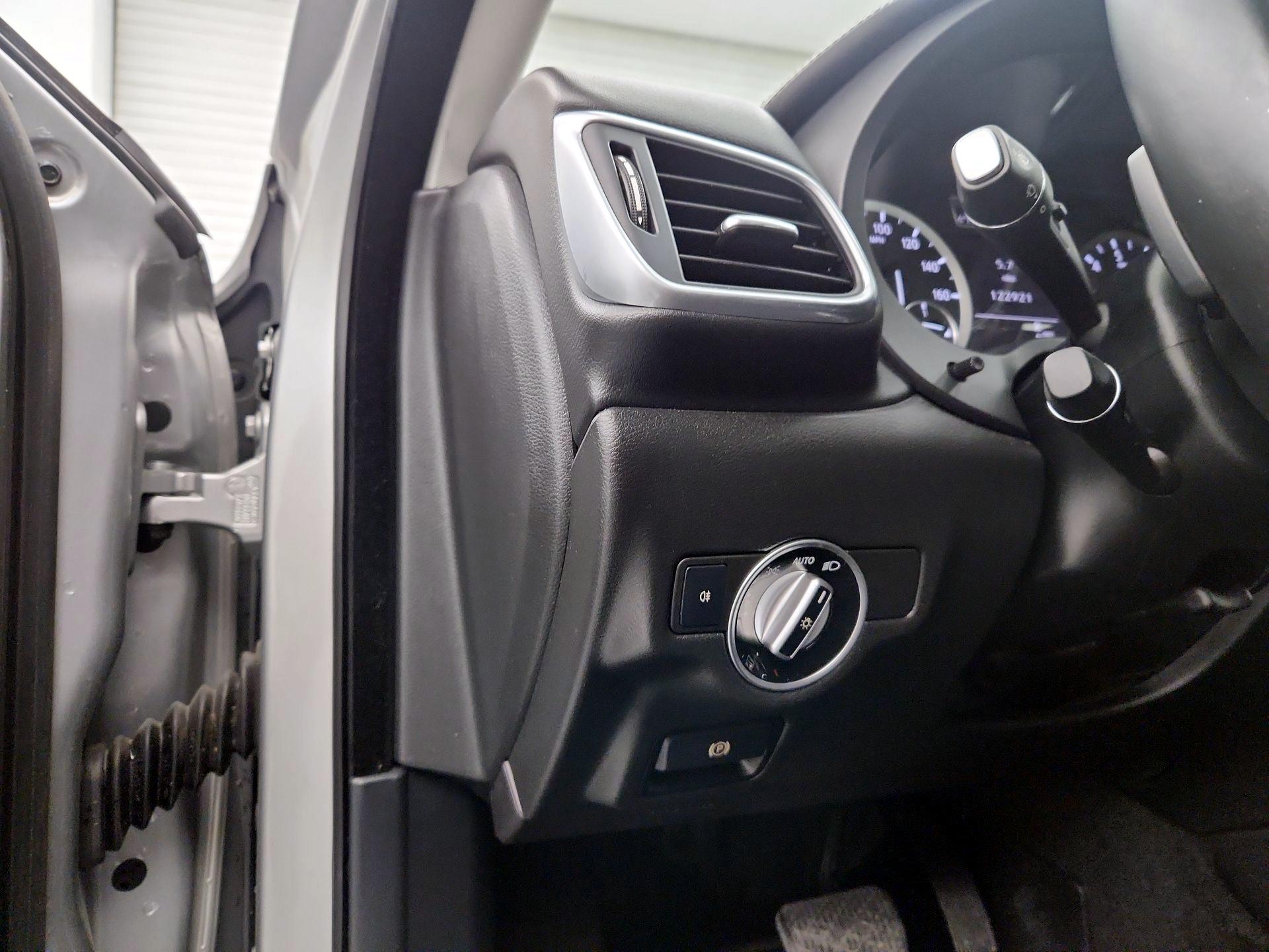 Thumbnail: 2017 INFINITI QX30 - 13