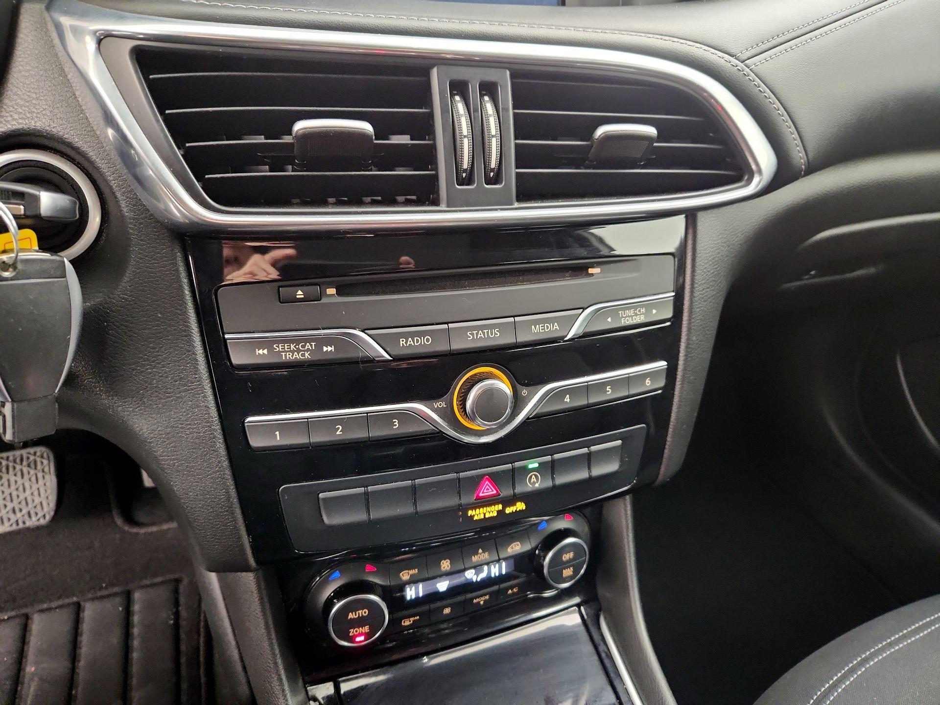 Thumbnail: 2017 INFINITI QX30 - 16