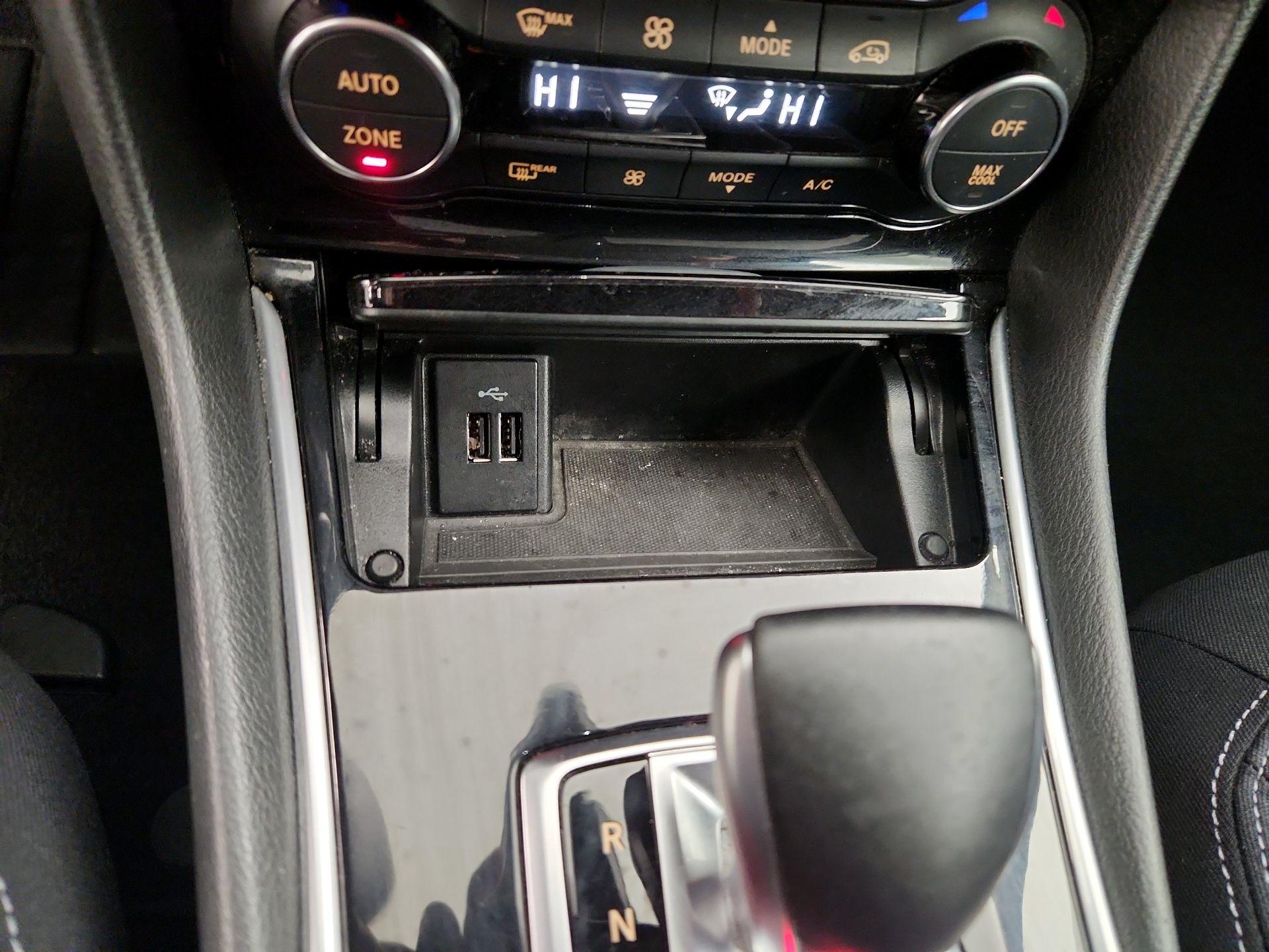 Thumbnail: 2017 INFINITI QX30 - 18