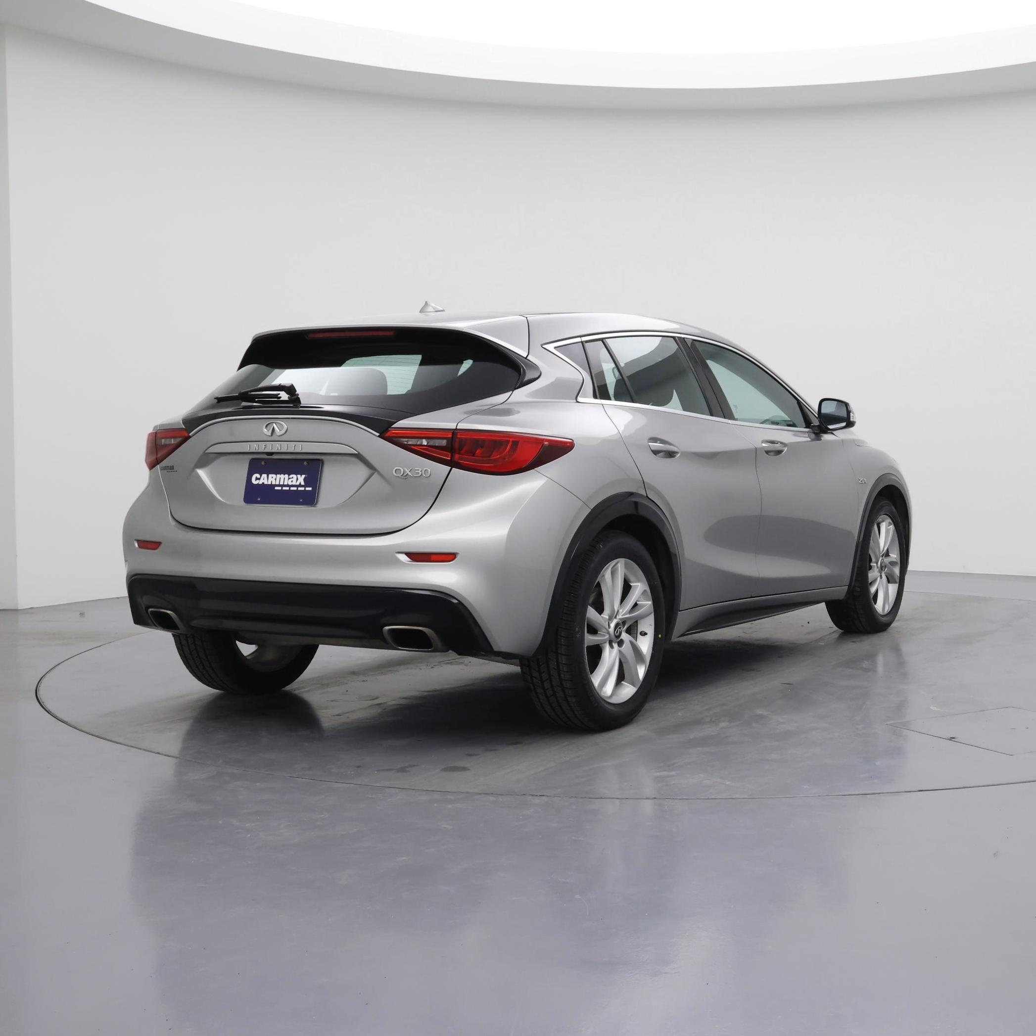 Thumbnail: 2017 INFINITI QX30 - 8