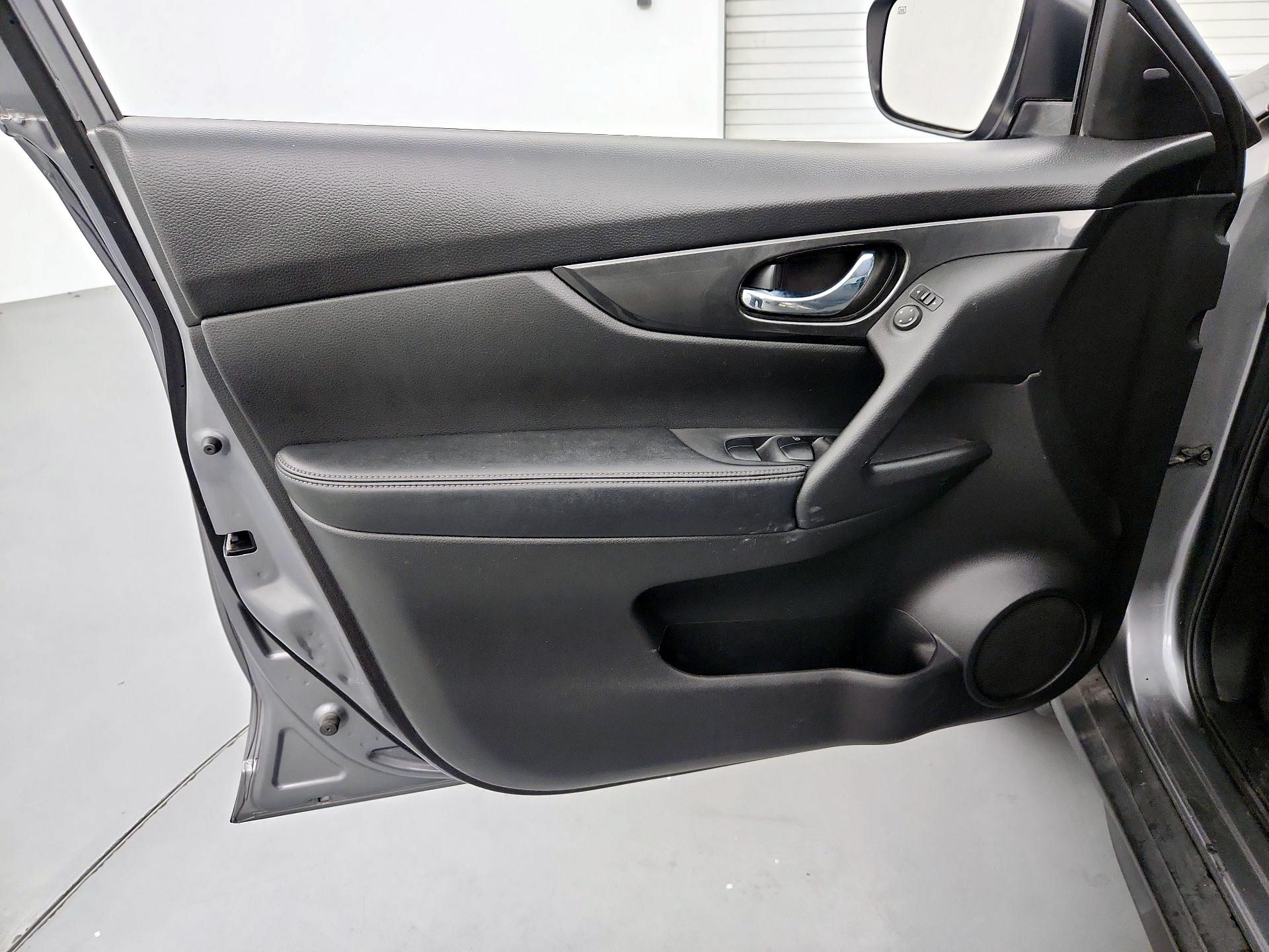 Thumbnail: 2018 Nissan Rogue - 12