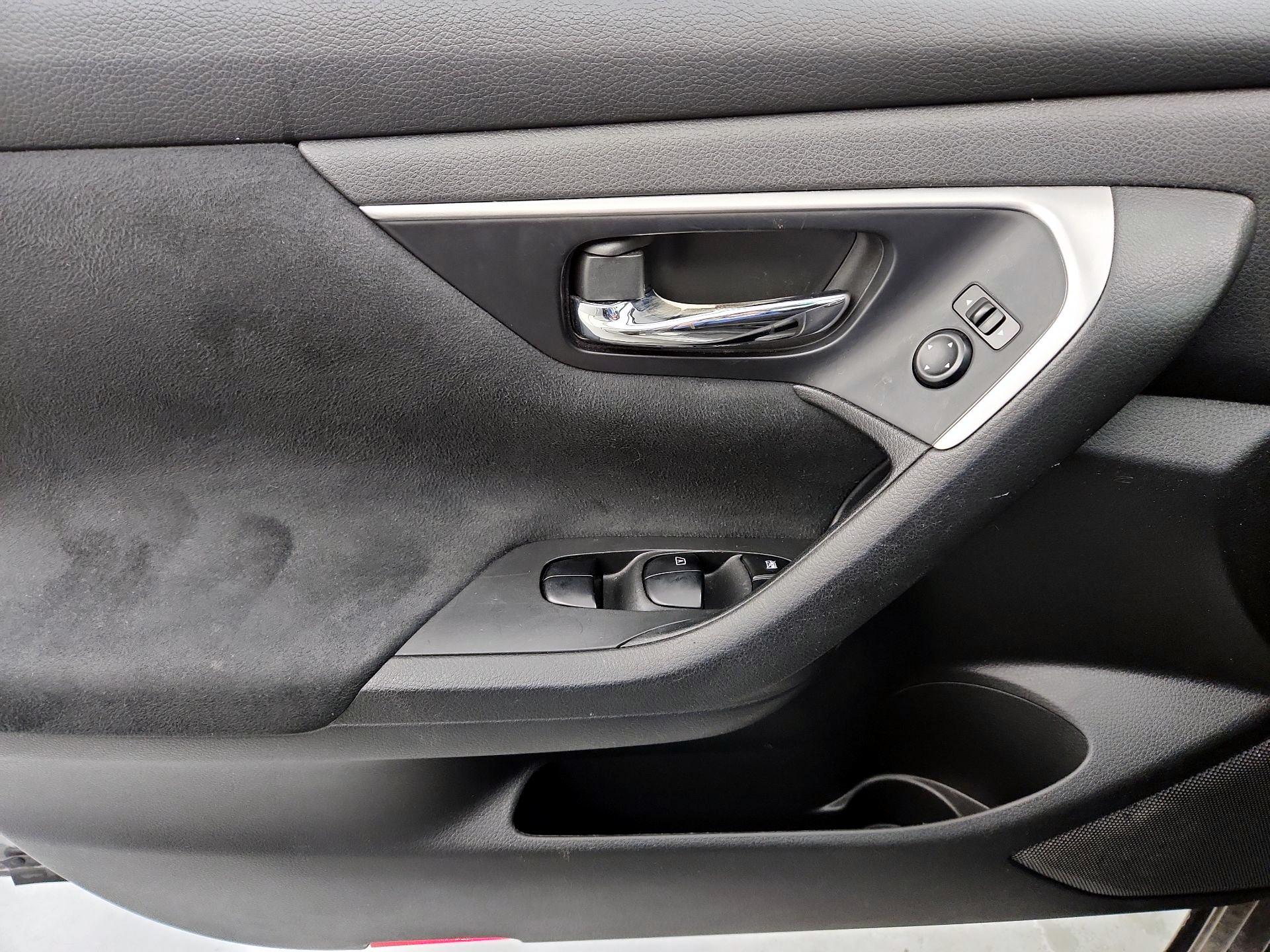 Thumbnail: 2015 Nissan Altima - 12