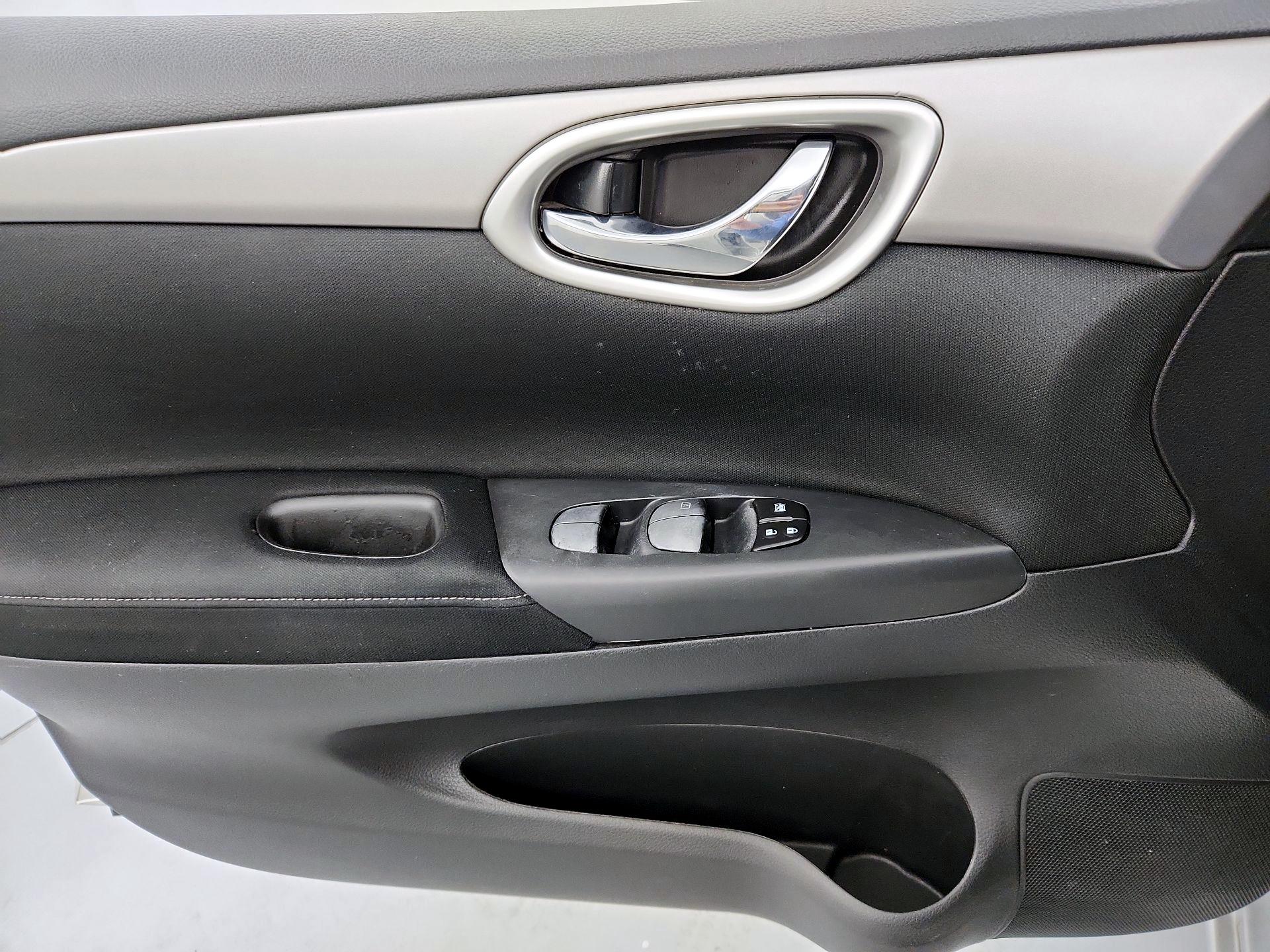 Thumbnail: 2015 Nissan Sentra - 12