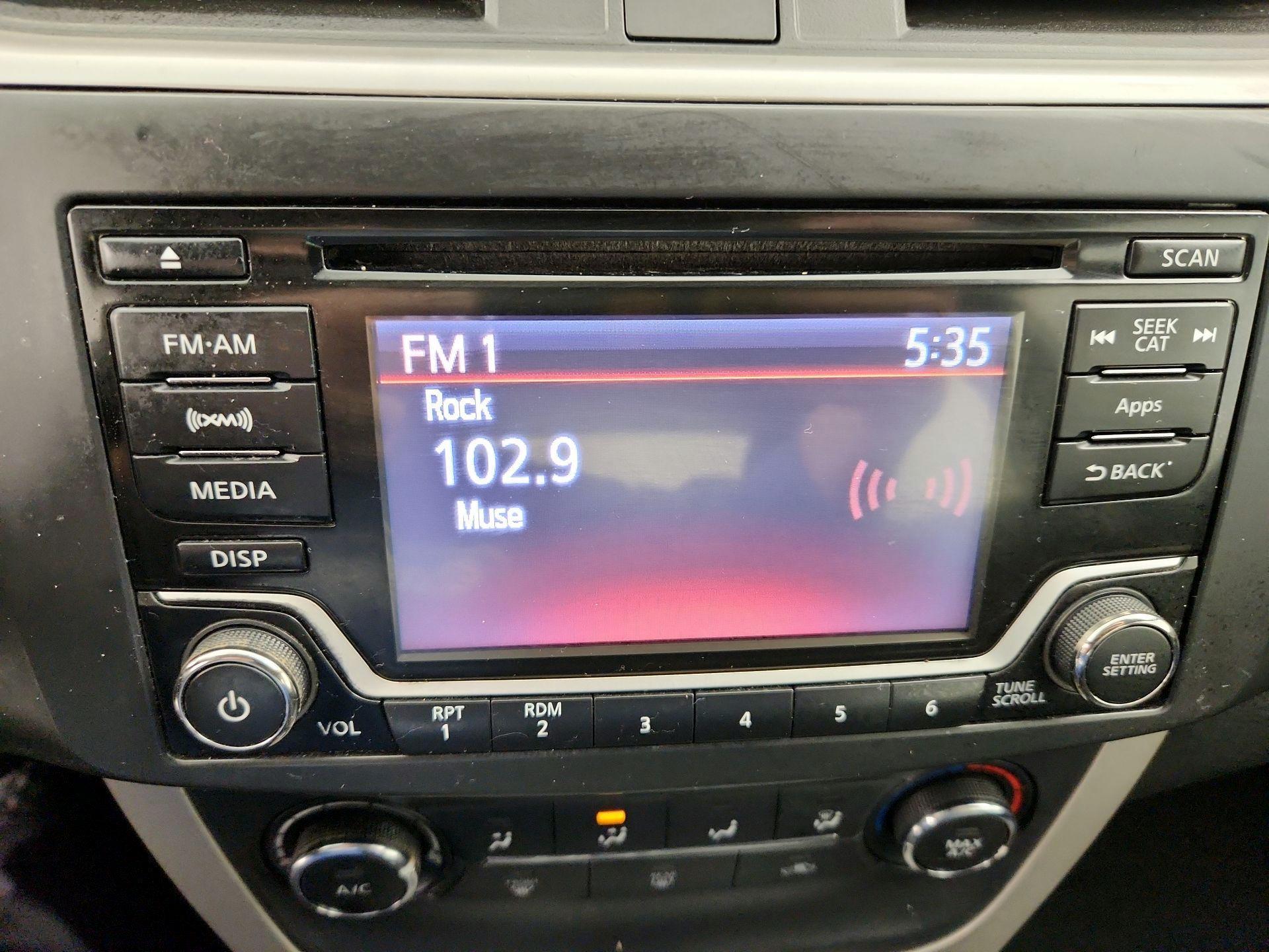 Thumbnail: 2015 Nissan Sentra - 15