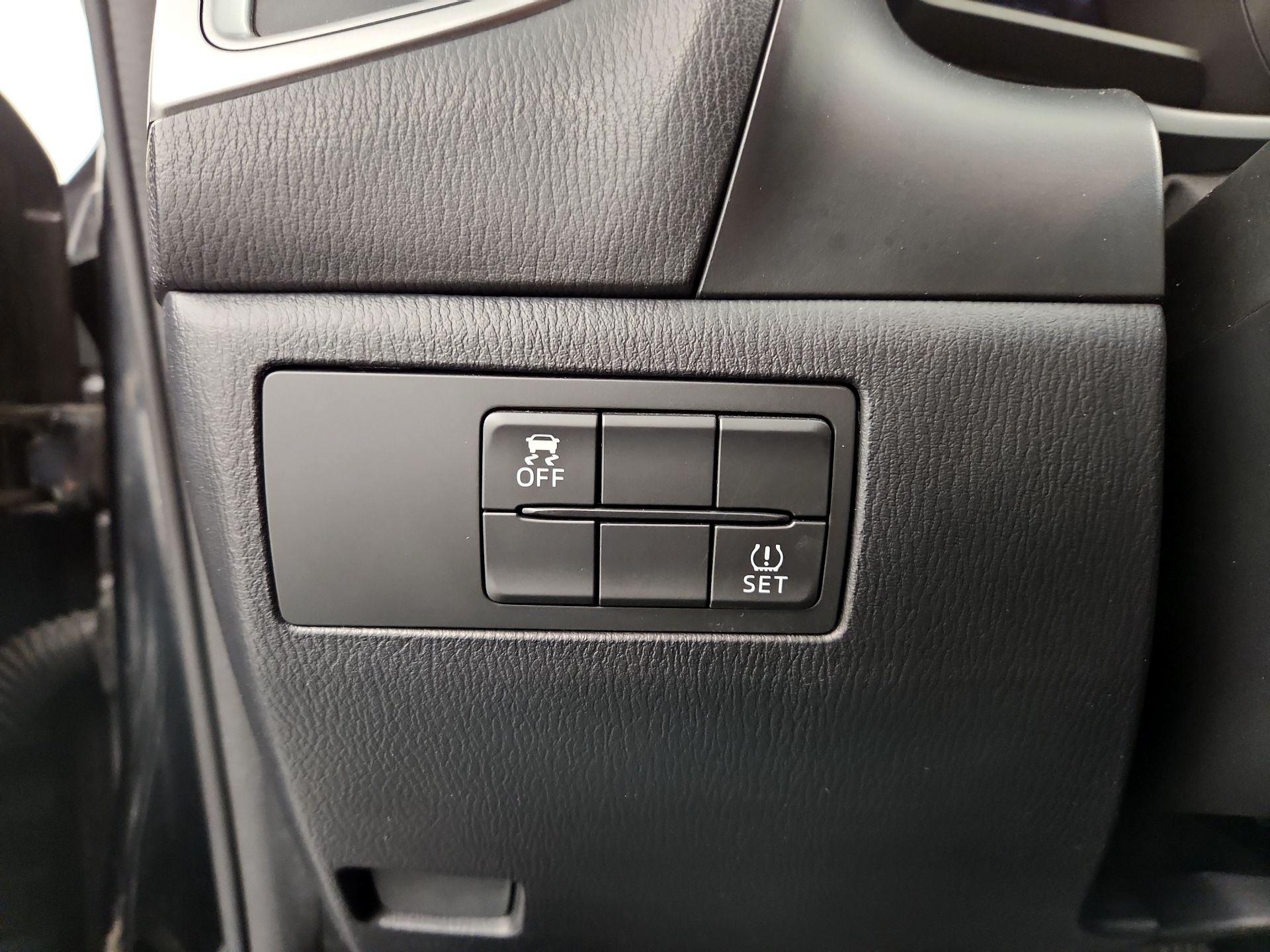 Thumbnail: 2017 Mazda Mazda3 - 13