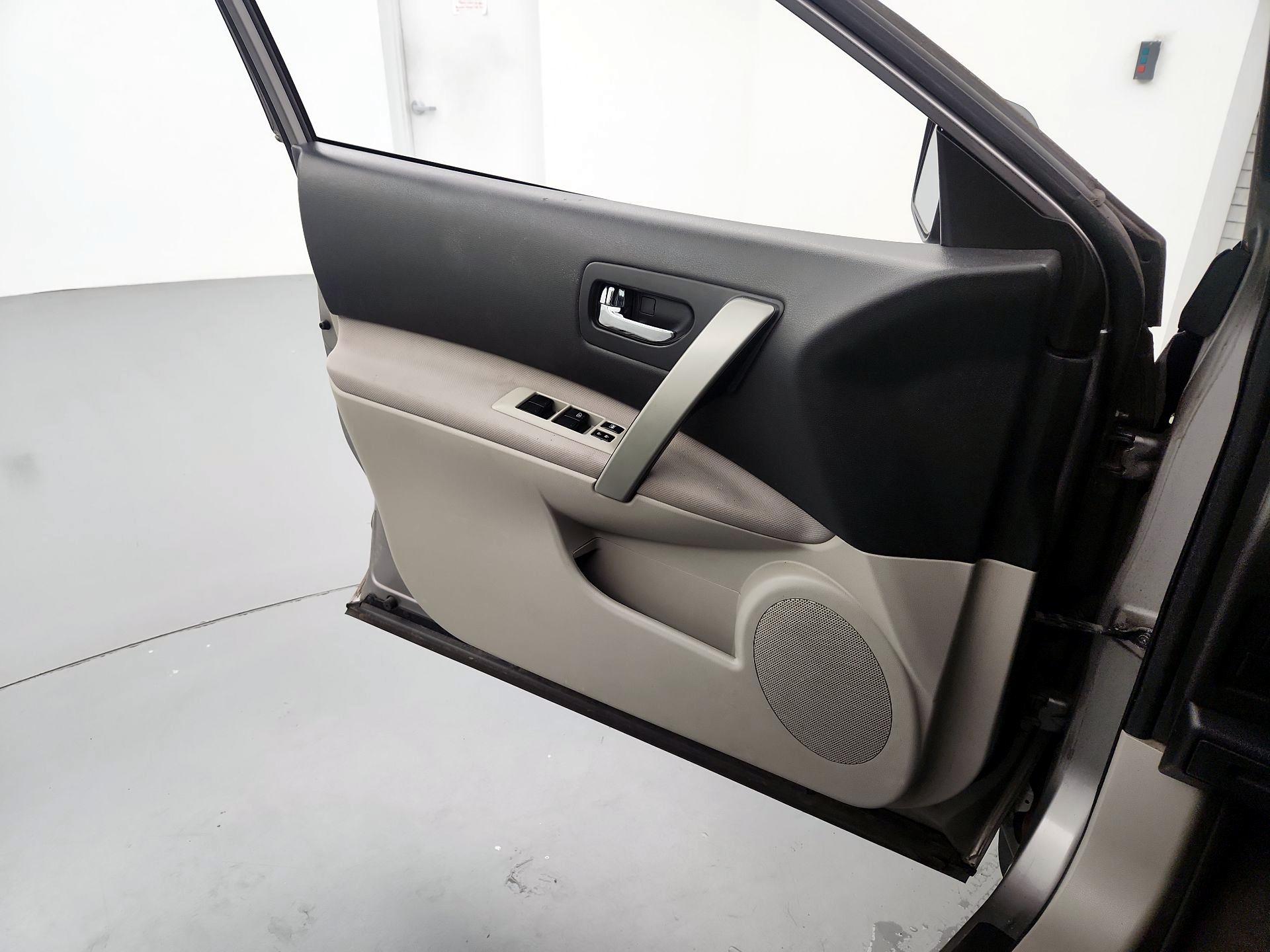 Thumbnail: 2014 Nissan Rogue - 12