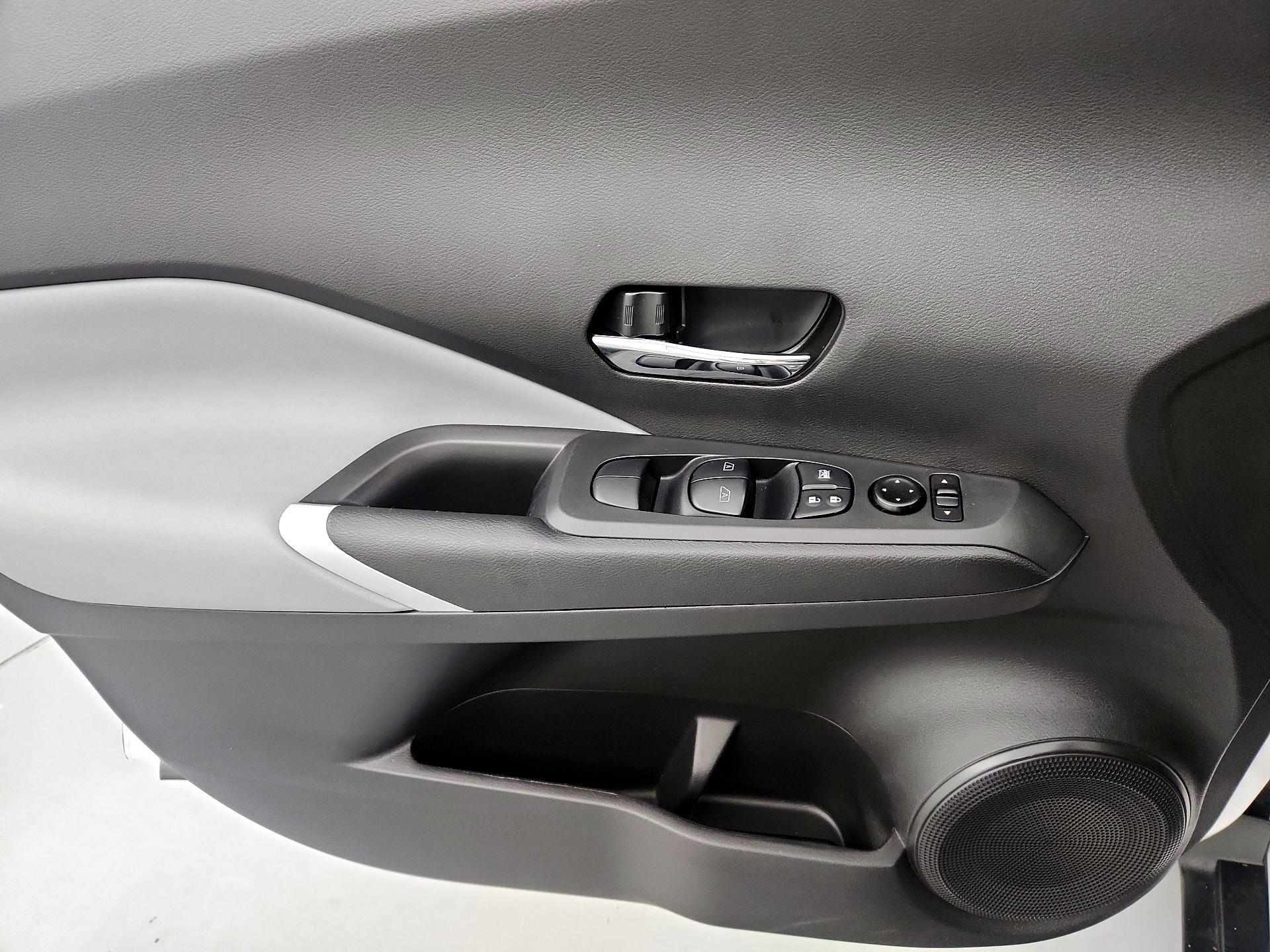 Thumbnail: 2023 Nissan Kicks - 12